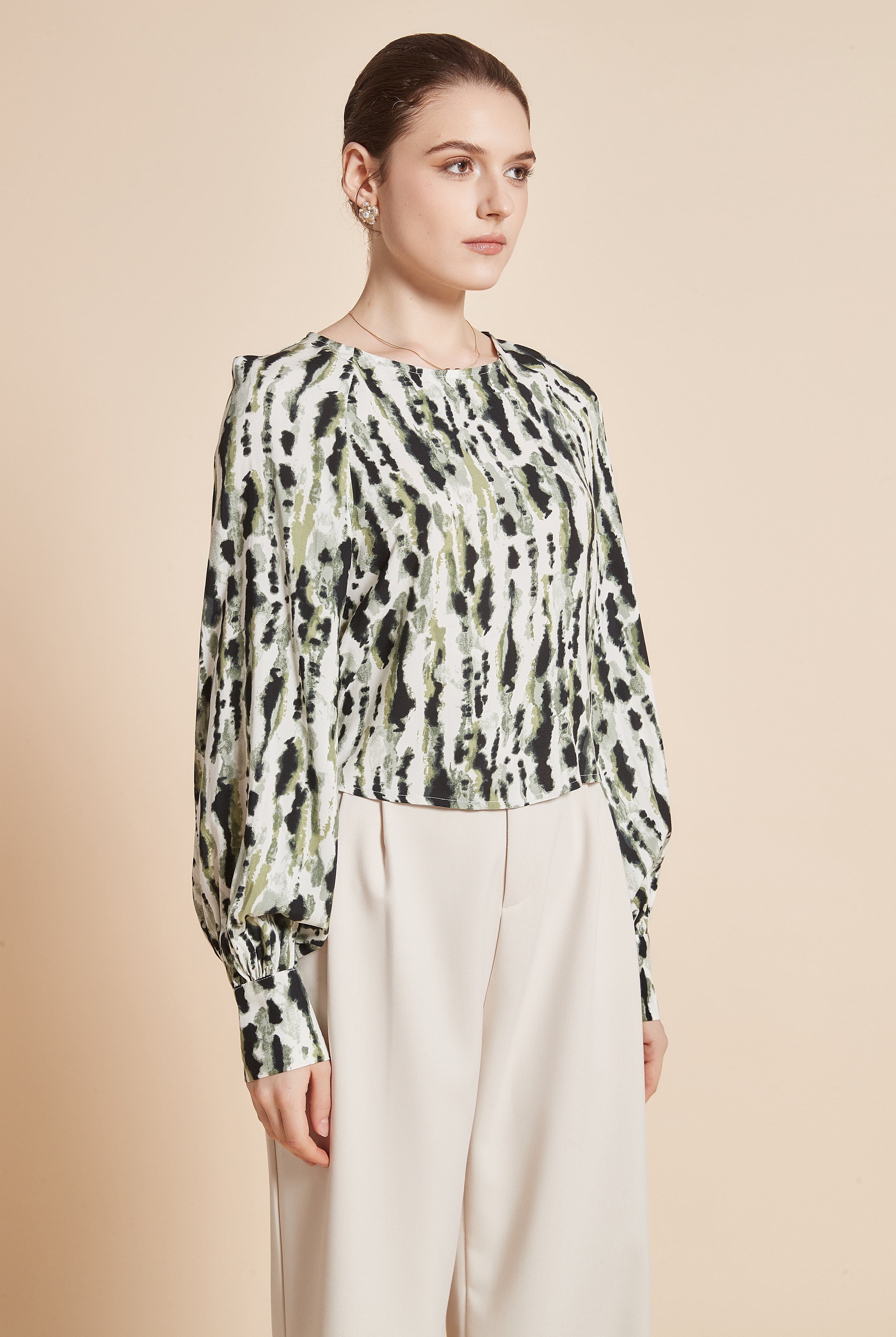 يولا بلوزة نسائية مطبوعة الوان بكم طويل واسع