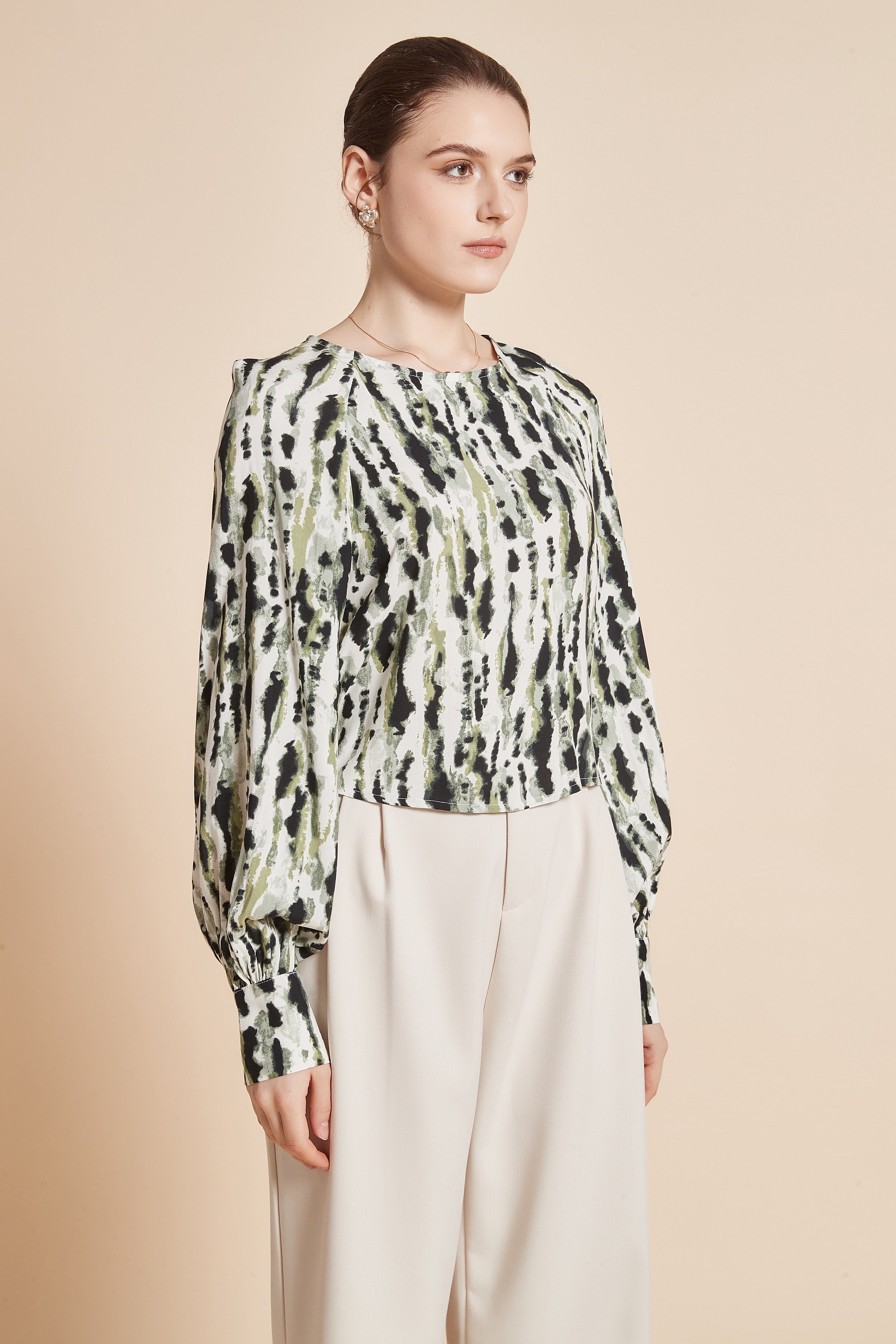 يولا بلوزة نسائية مطبوعة الوان بكم طويل واسع