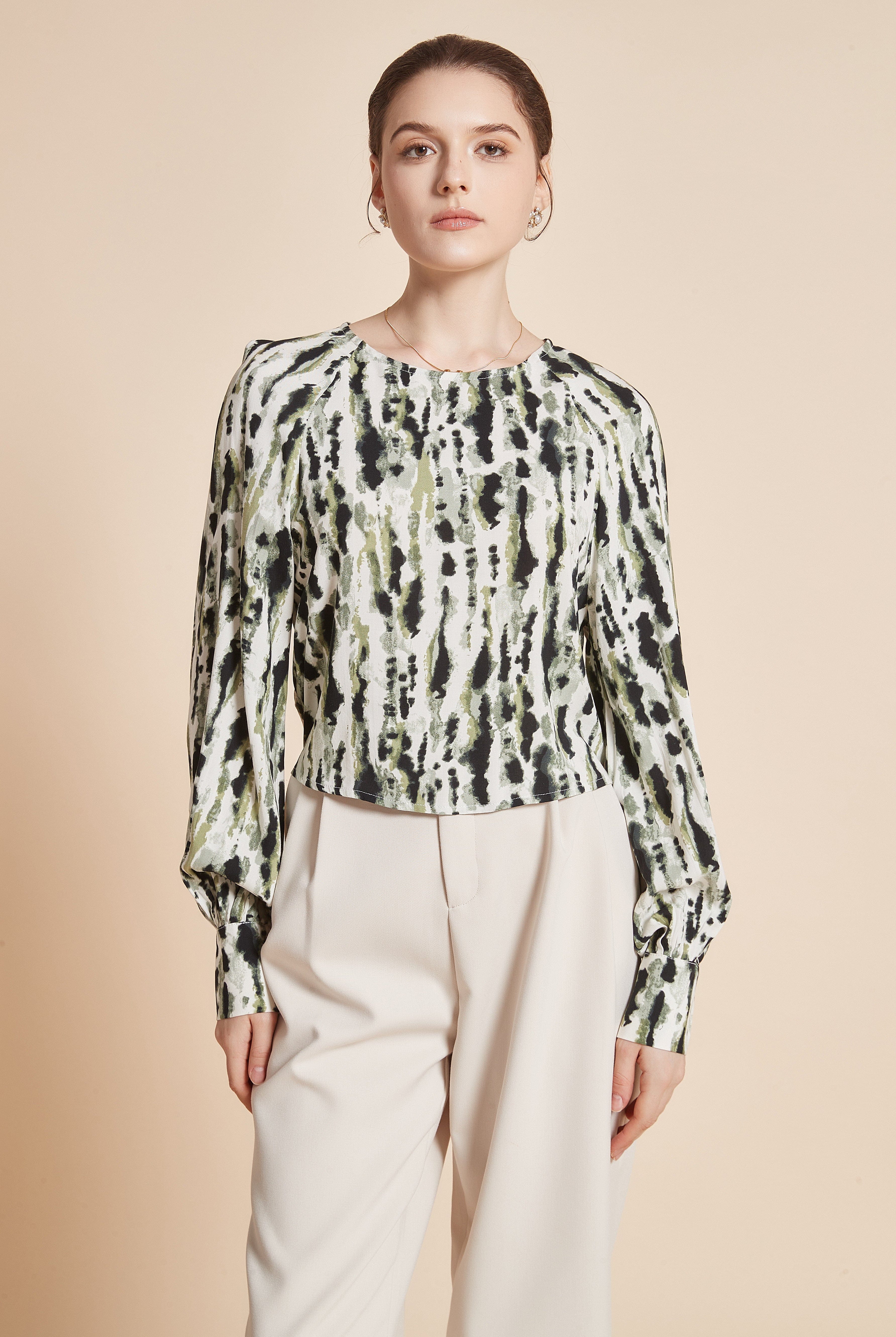 يولا بلوزة نسائية مطبوعة الوان بكم طويل واسع