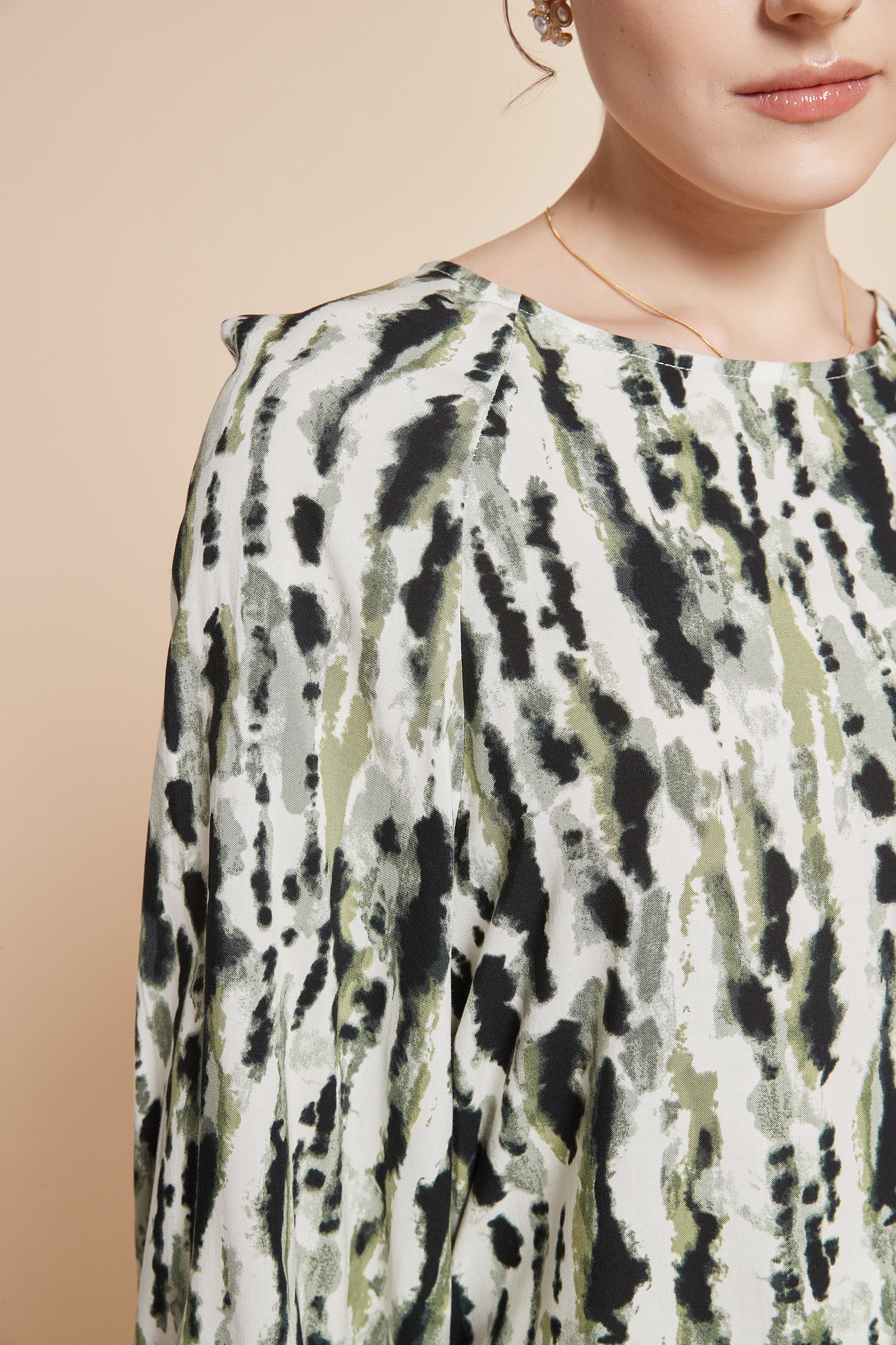 يولا بلوزة نسائية مطبوعة الوان بكم طويل واسع