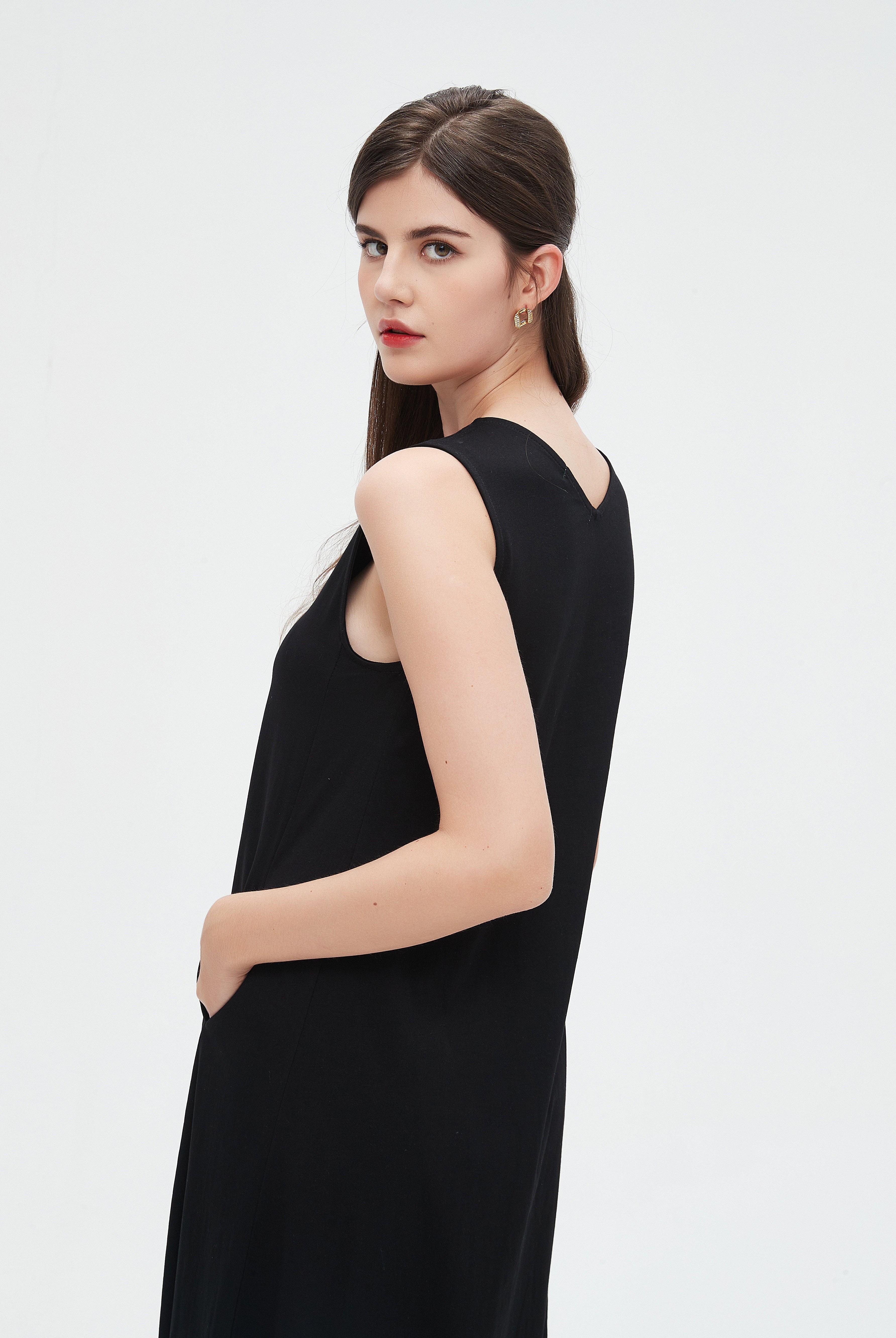 نتشي فستان ميدي بدون أكمام مزين بجيوب