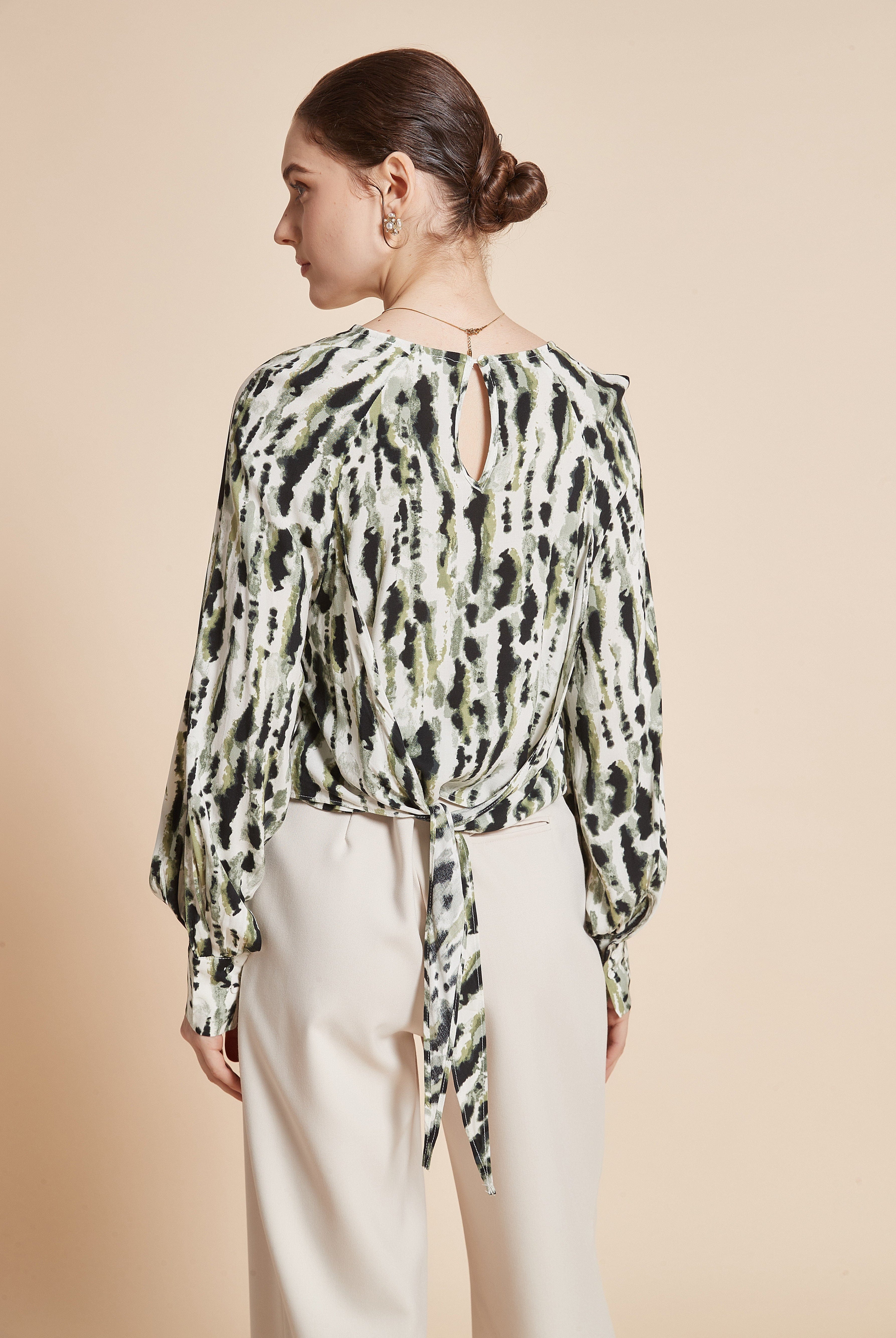 يولا بلوزة نسائية مطبوعة الوان بكم طويل واسع