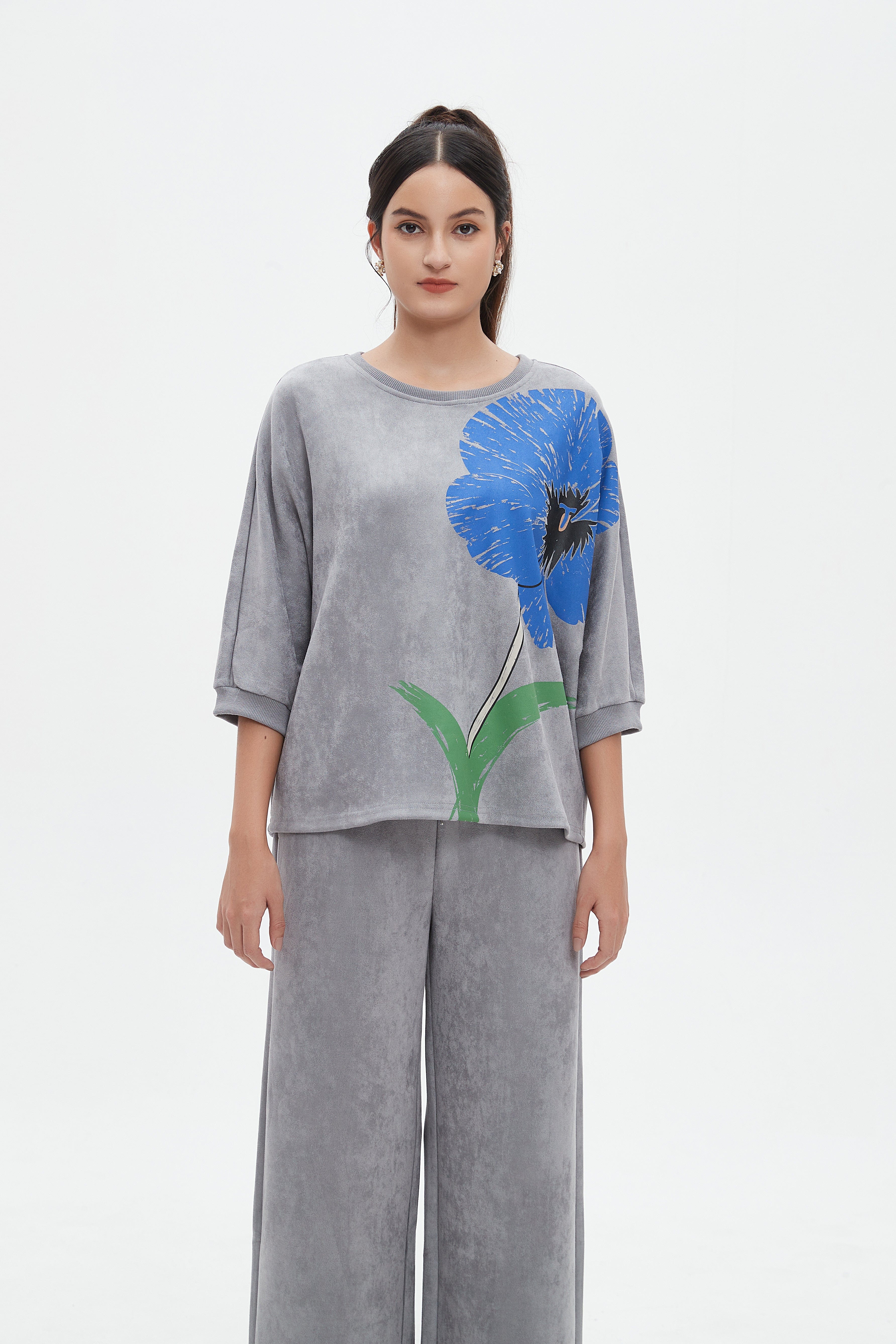 نتشي بلوزة بأكمام 3/4 نسائية مشجرة