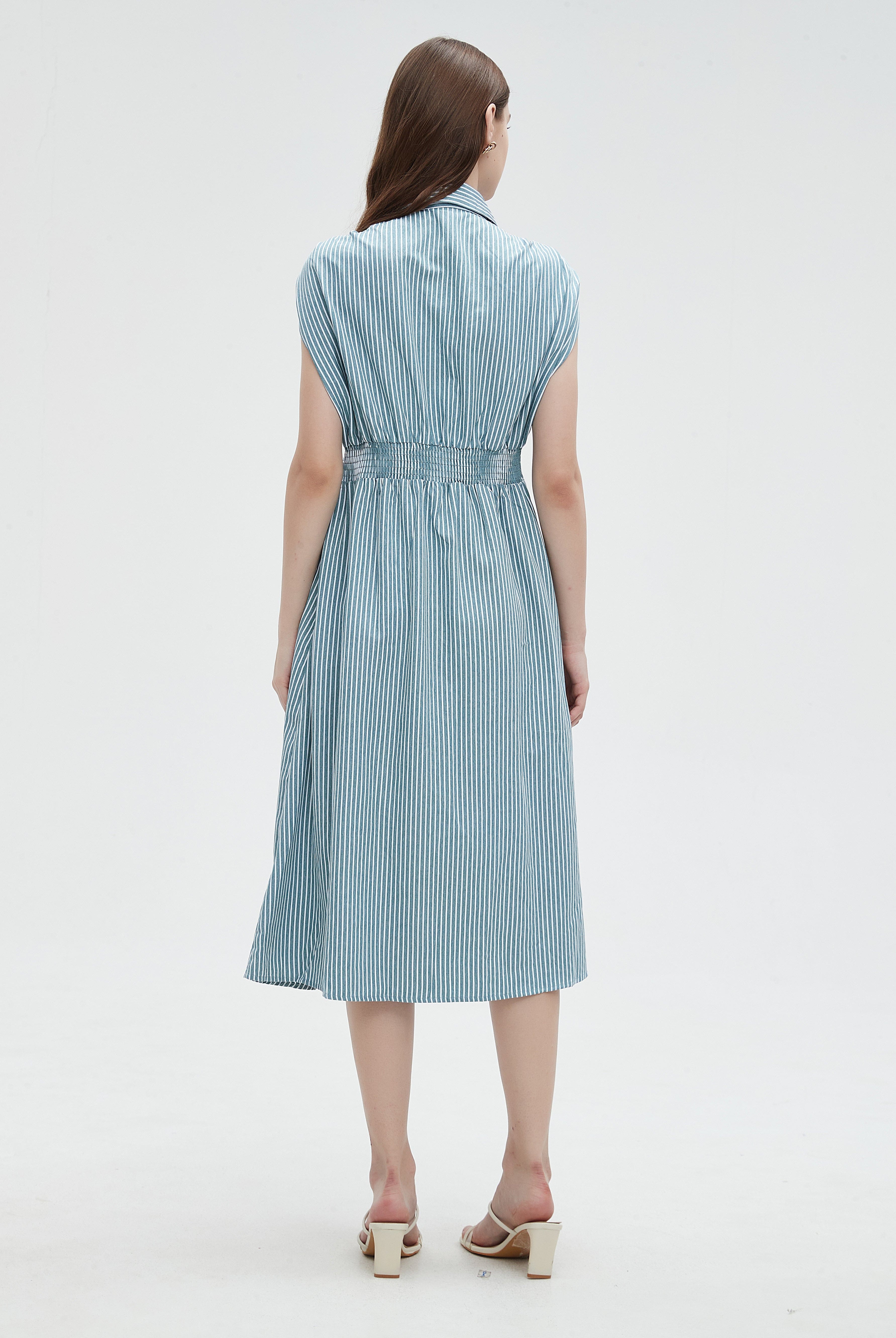 ميكا قميص مخطط بالطول كم قصير بأزرار أمامية نسائي