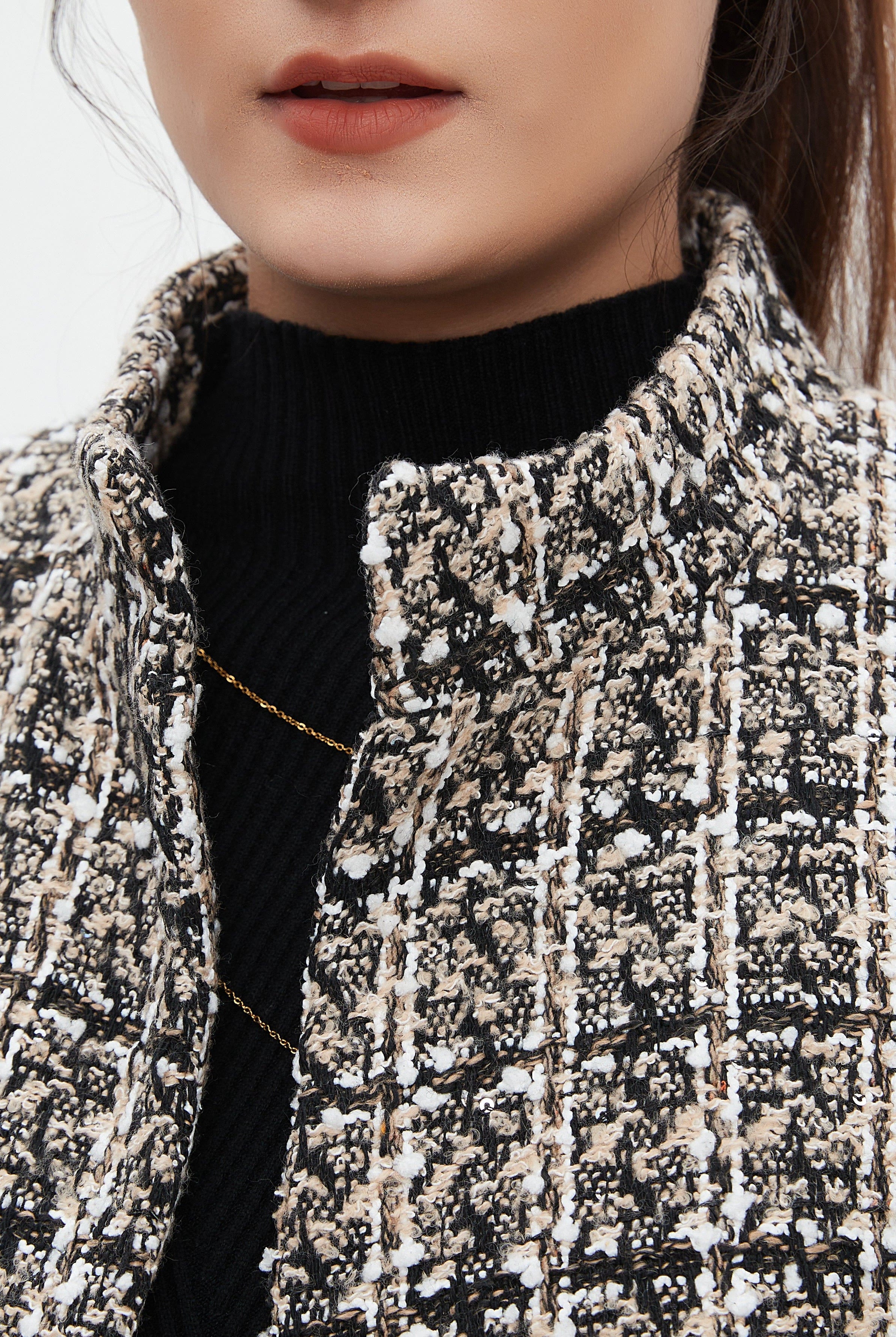 نتشي معطف بأكمام طويلة مطرز