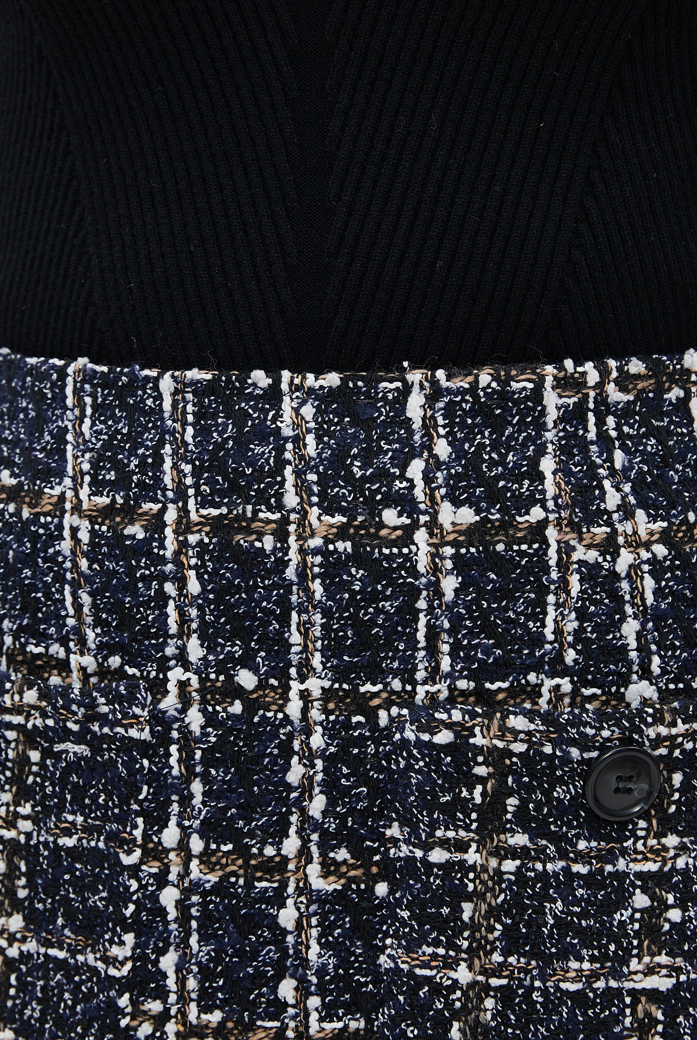 نتشي تنورة ميدي بنمط مربعات بخصر مرتفع