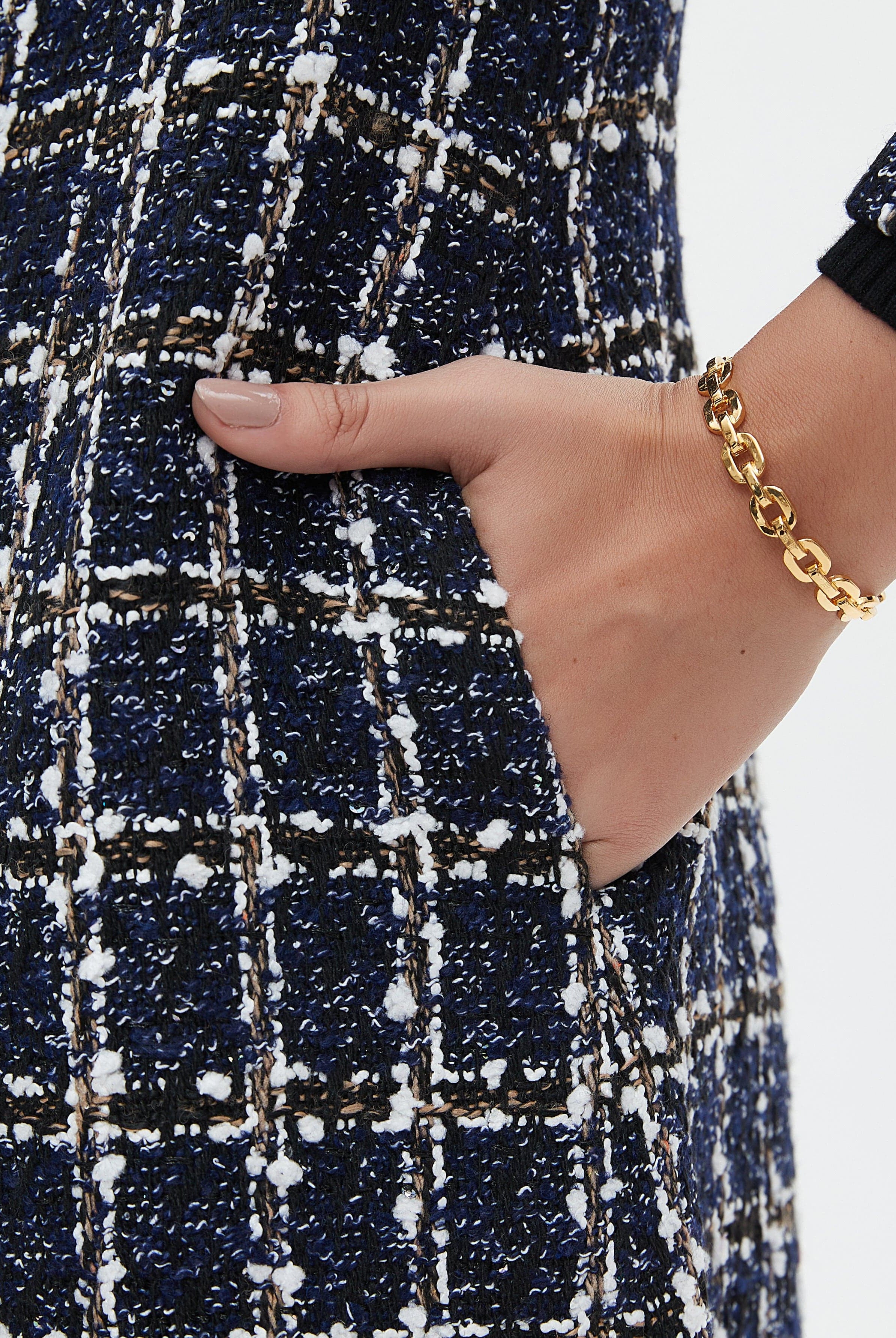 نتشي معطف بأكمام طويلة مطرز