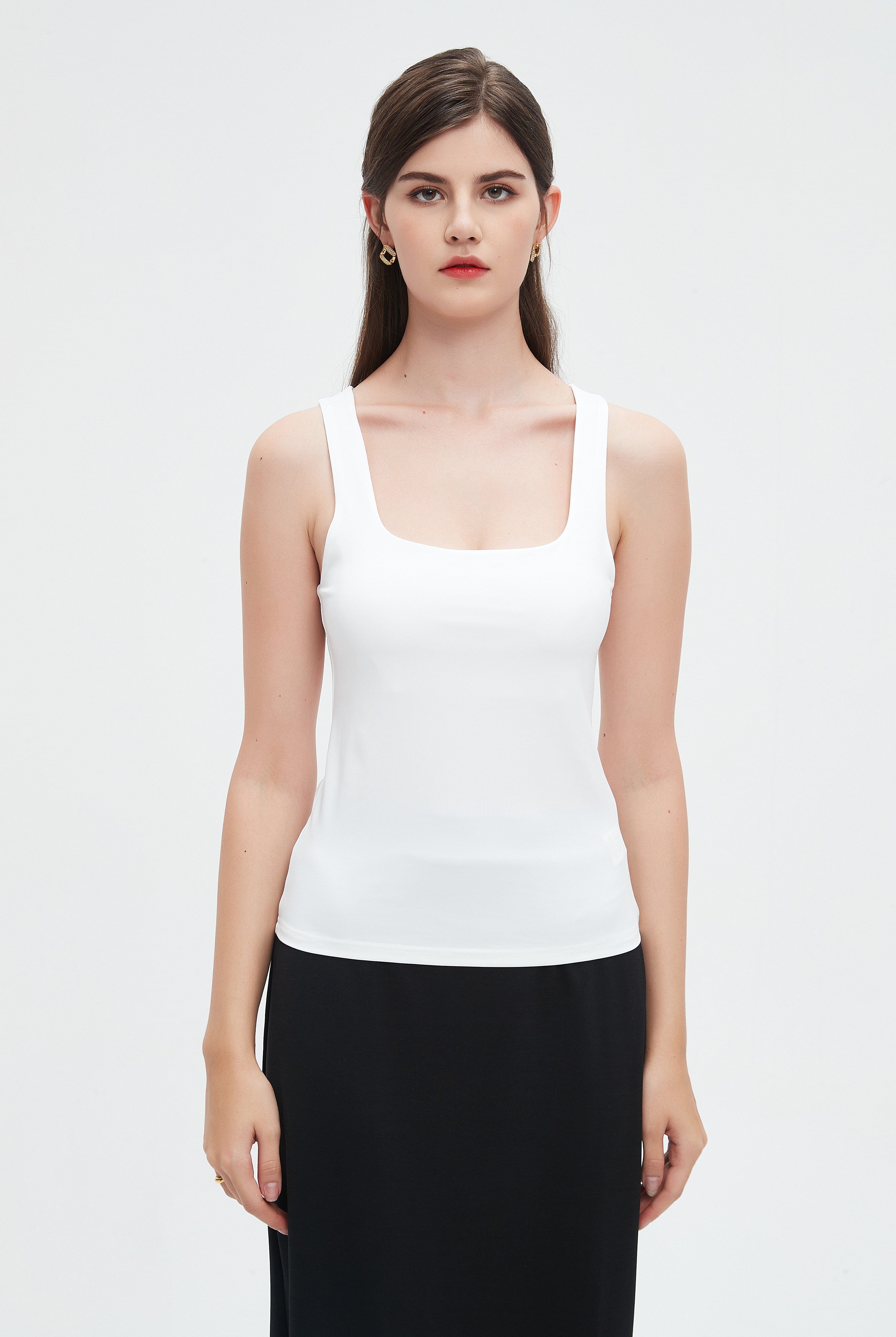 نتشي توب تانك سادة حمالات عريضة بفتحة صدر مربعة