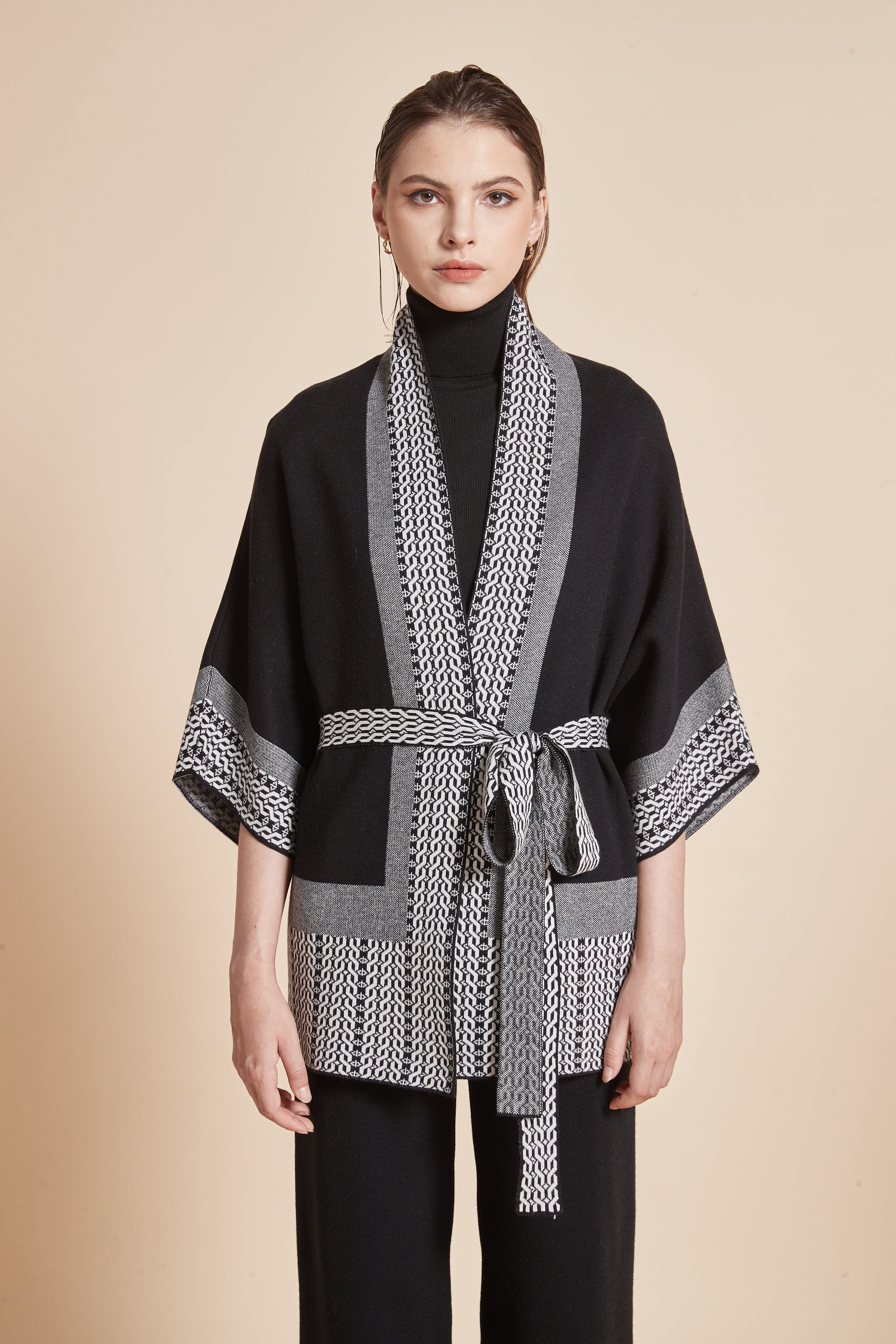 يولا جاكيت نسائي طويل باكمام 3/4 واسعة