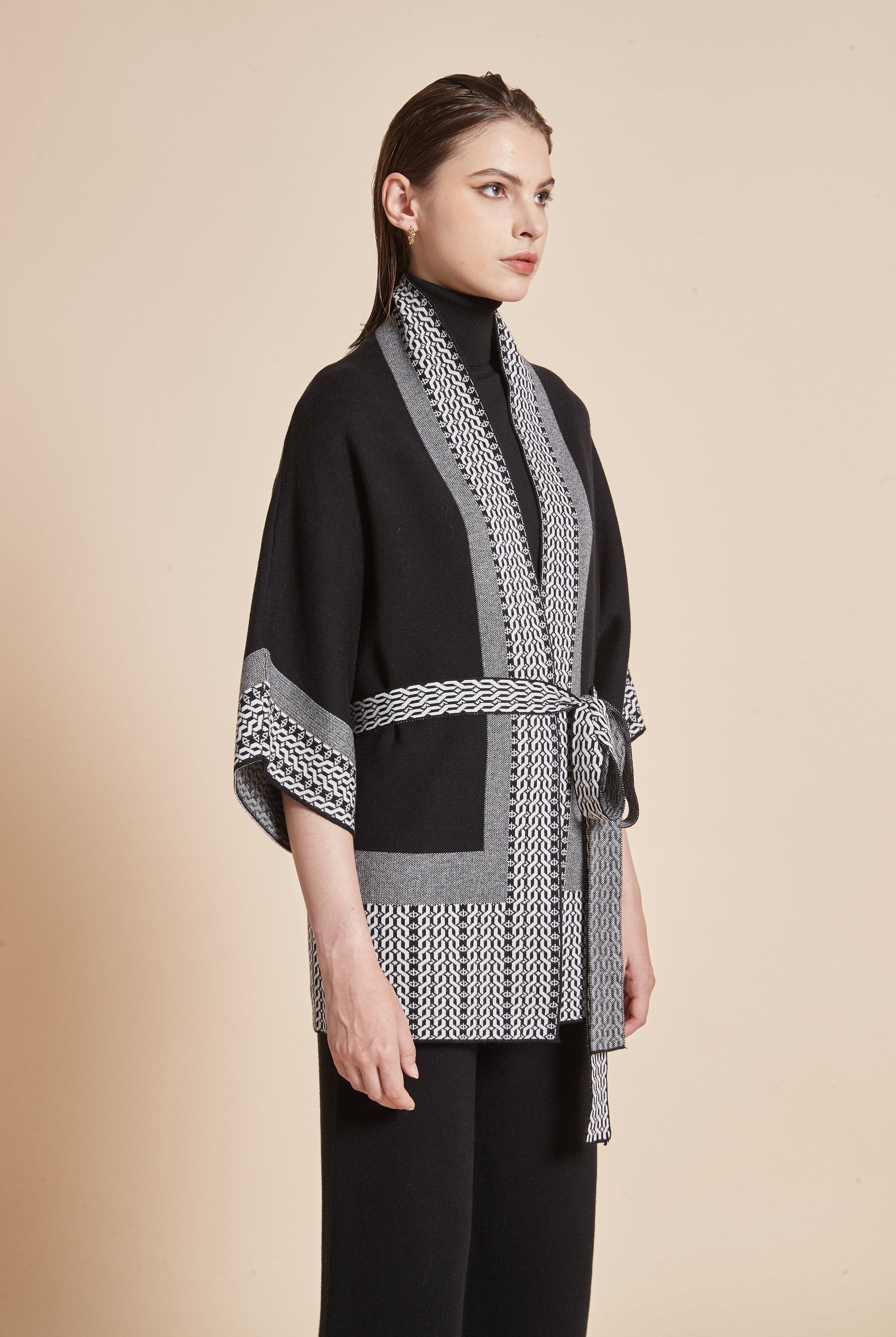 يولا جاكيت نسائي طويل باكمام 3/4 واسعة