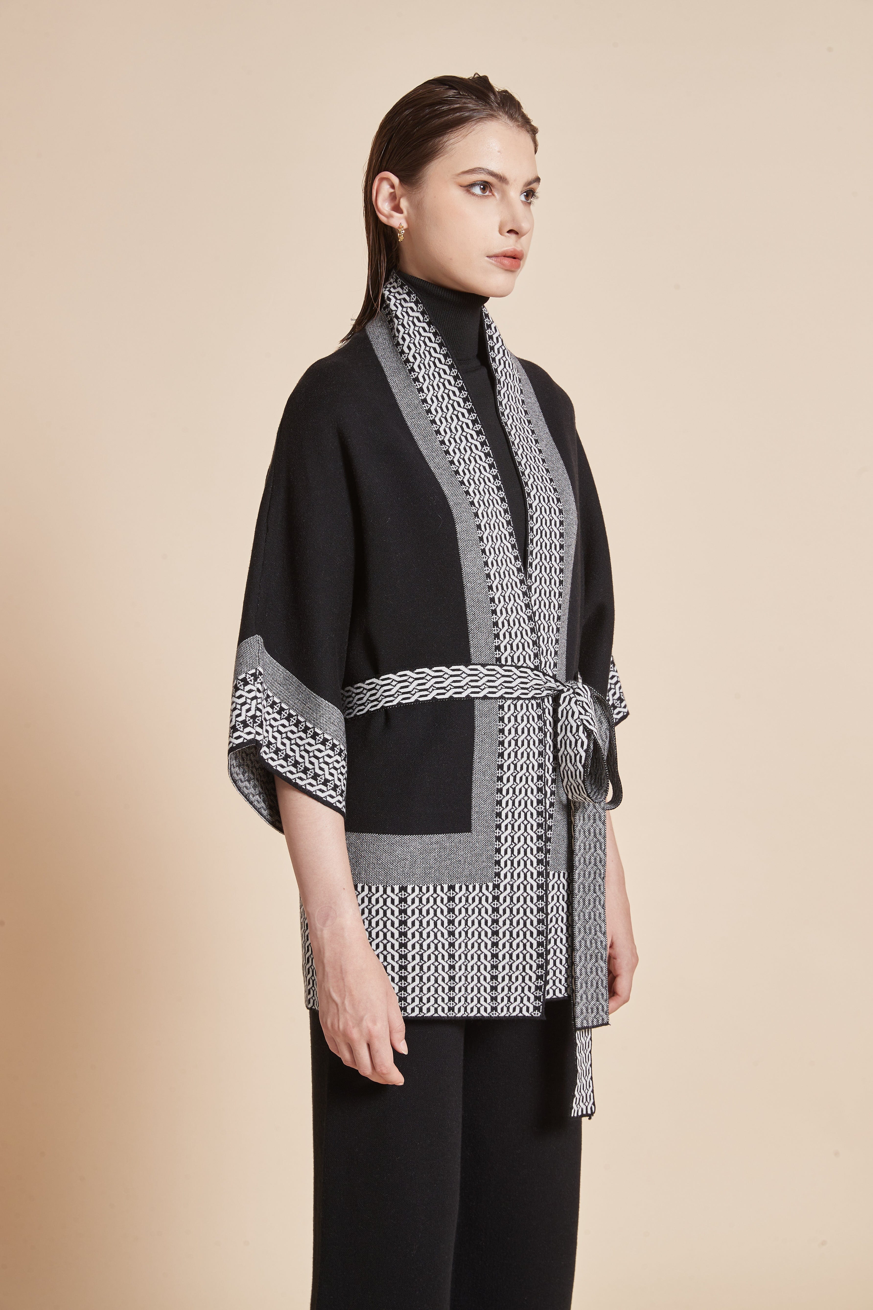 يولا جاكيت نسائي طويل باكمام 3/4 واسعة