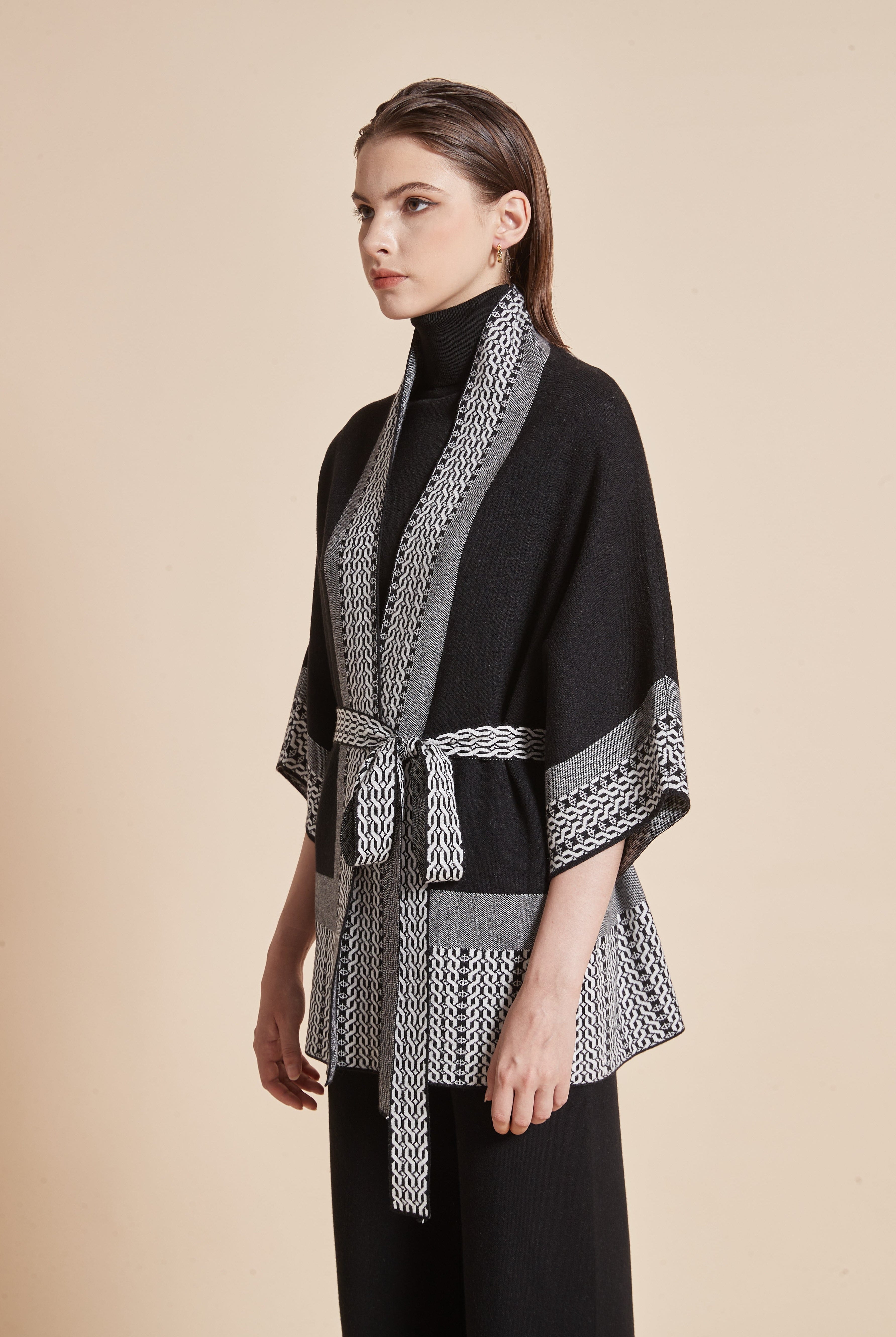 يولا جاكيت نسائي طويل باكمام 3/4 واسعة