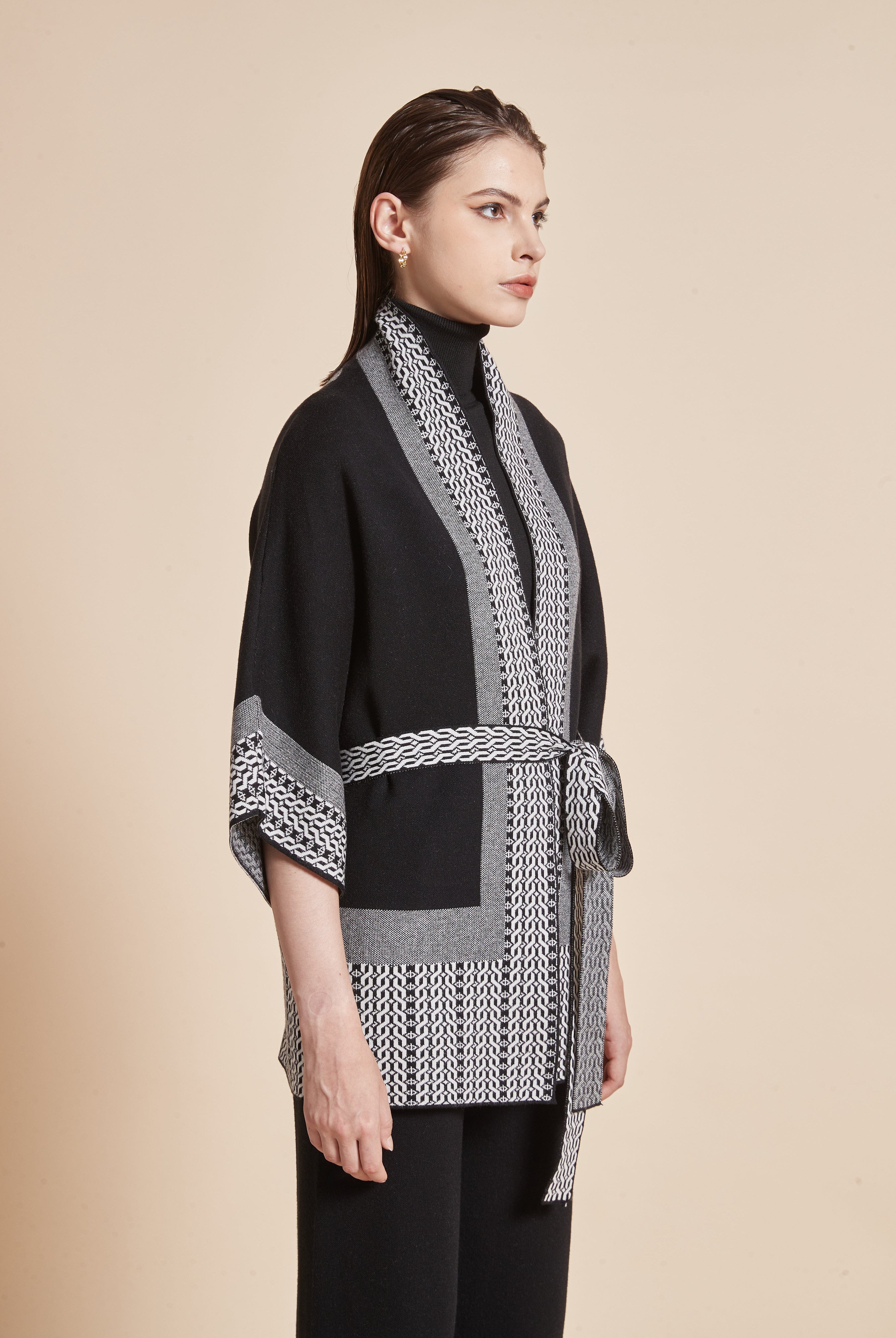 يولا جاكيت نسائي طويل باكمام 3/4 واسعة