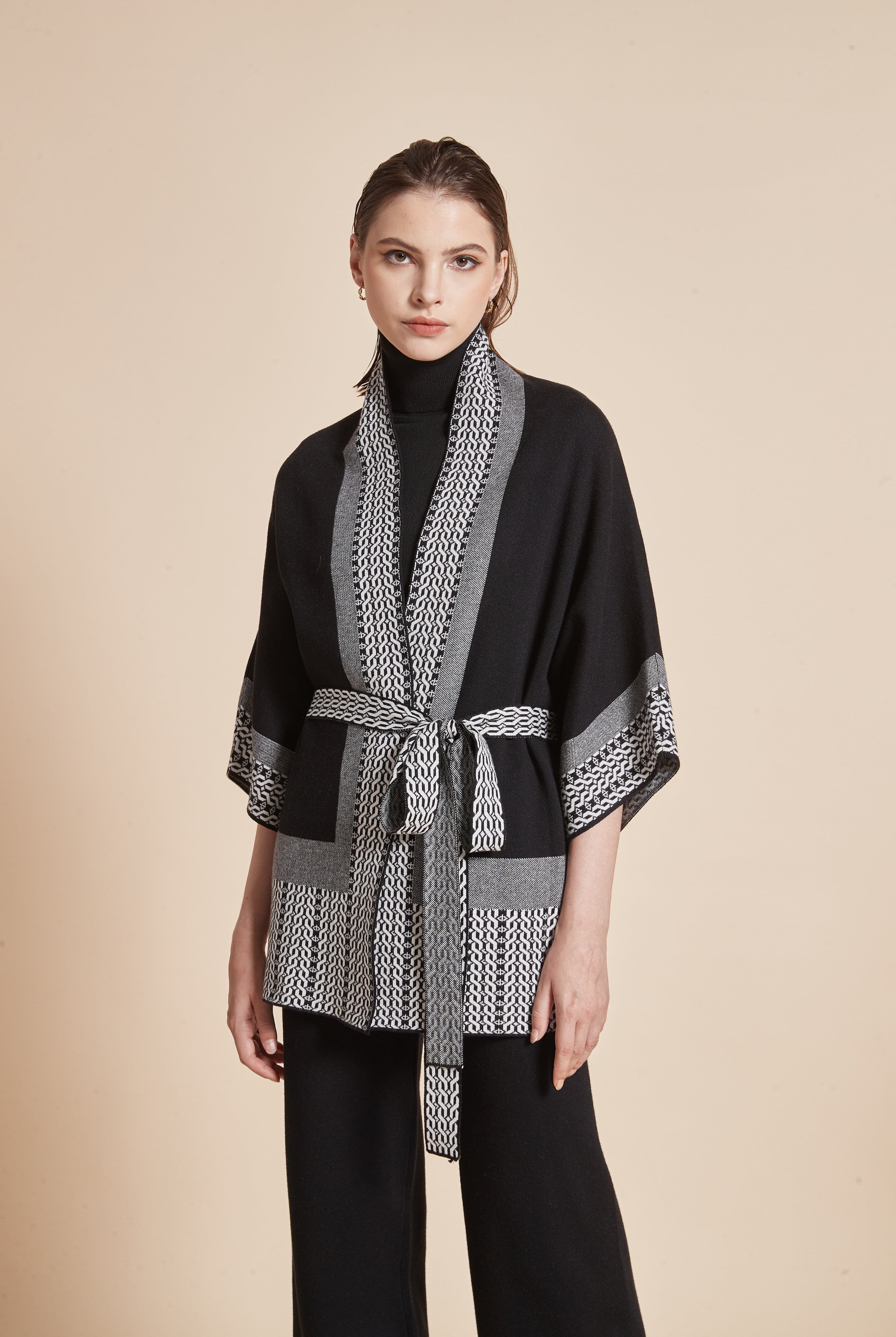 يولا جاكيت نسائي طويل باكمام 3/4 واسعة