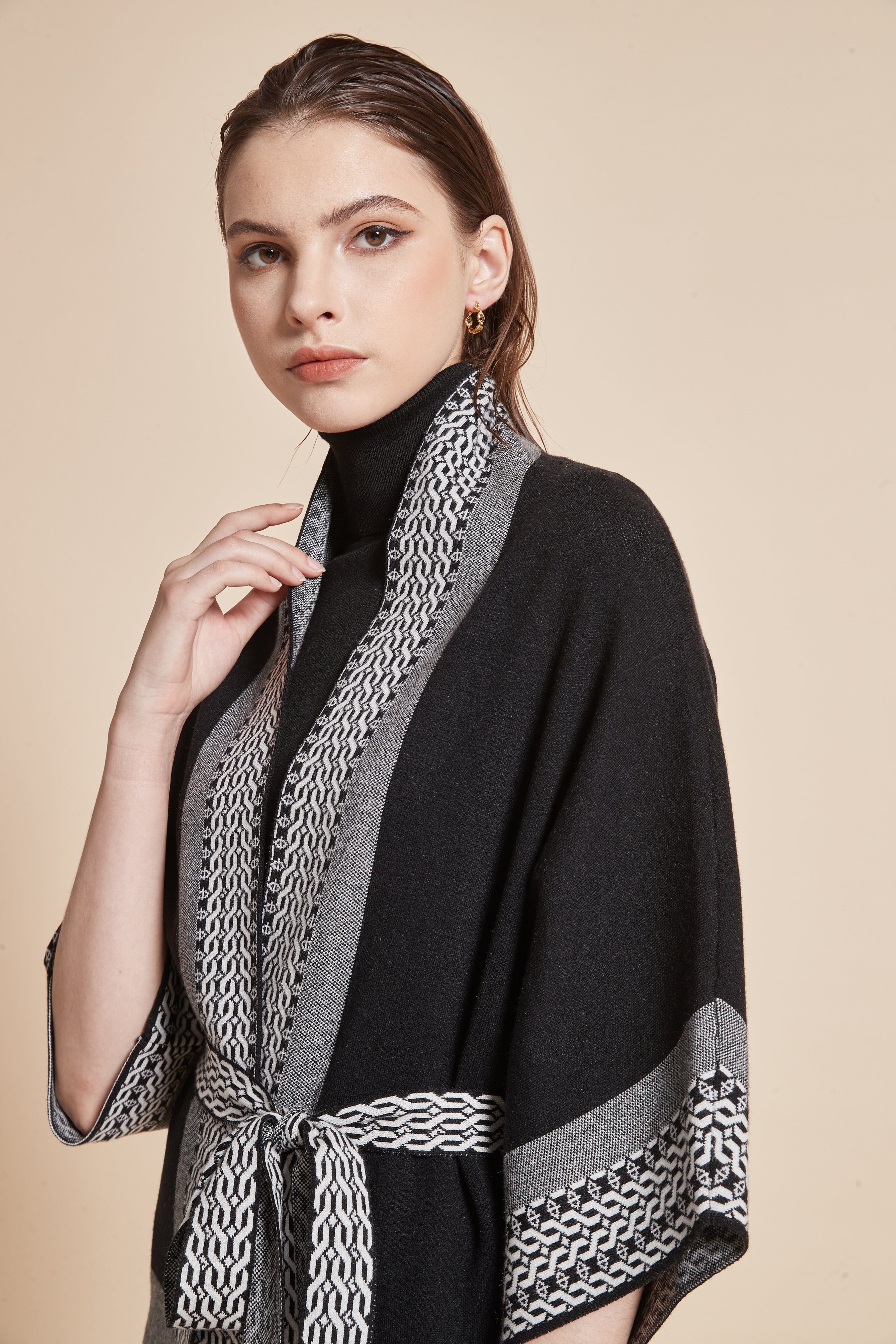 يولا جاكيت نسائي طويل باكمام 3/4 واسعة