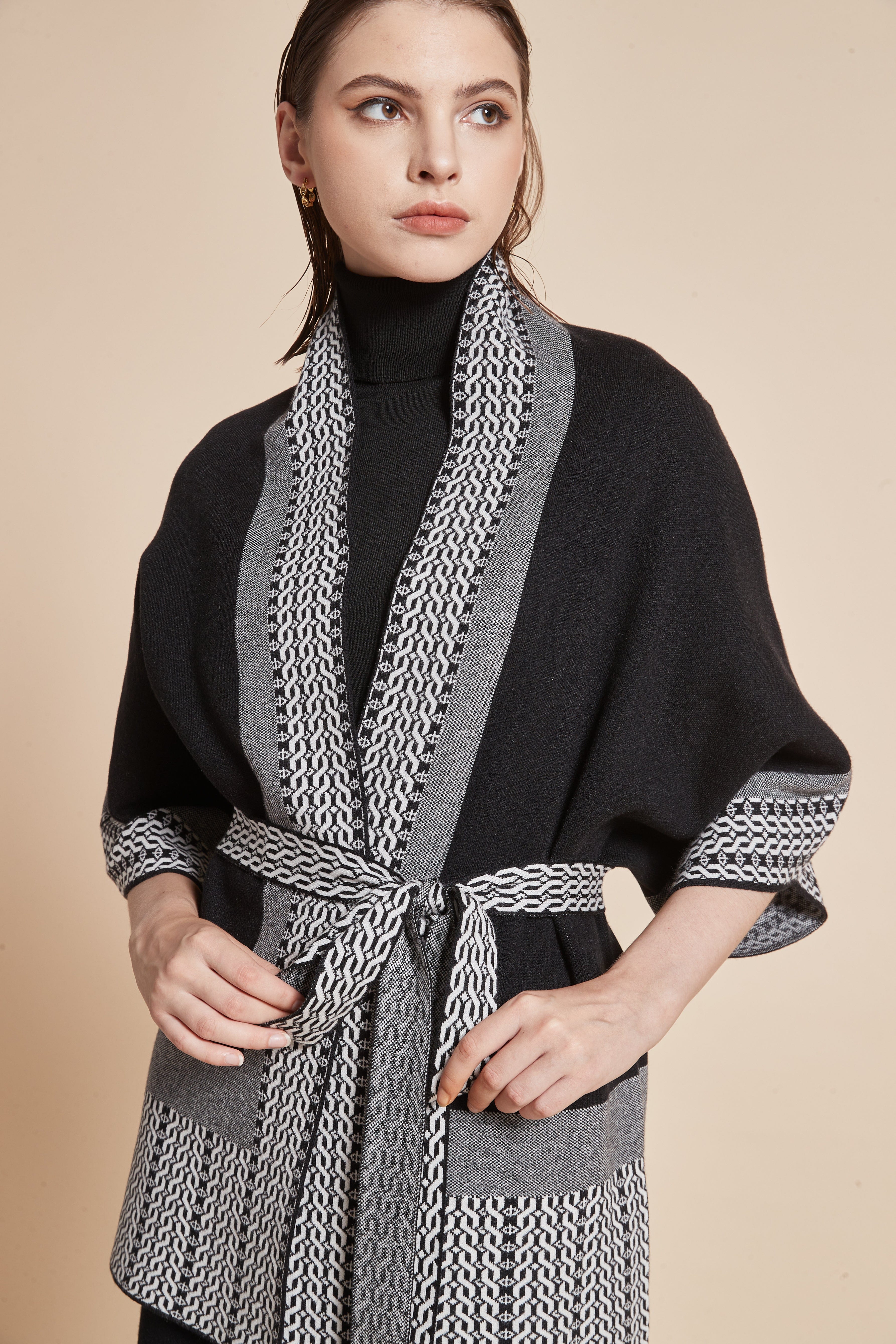 يولا جاكيت نسائي طويل باكمام 3/4 واسعة