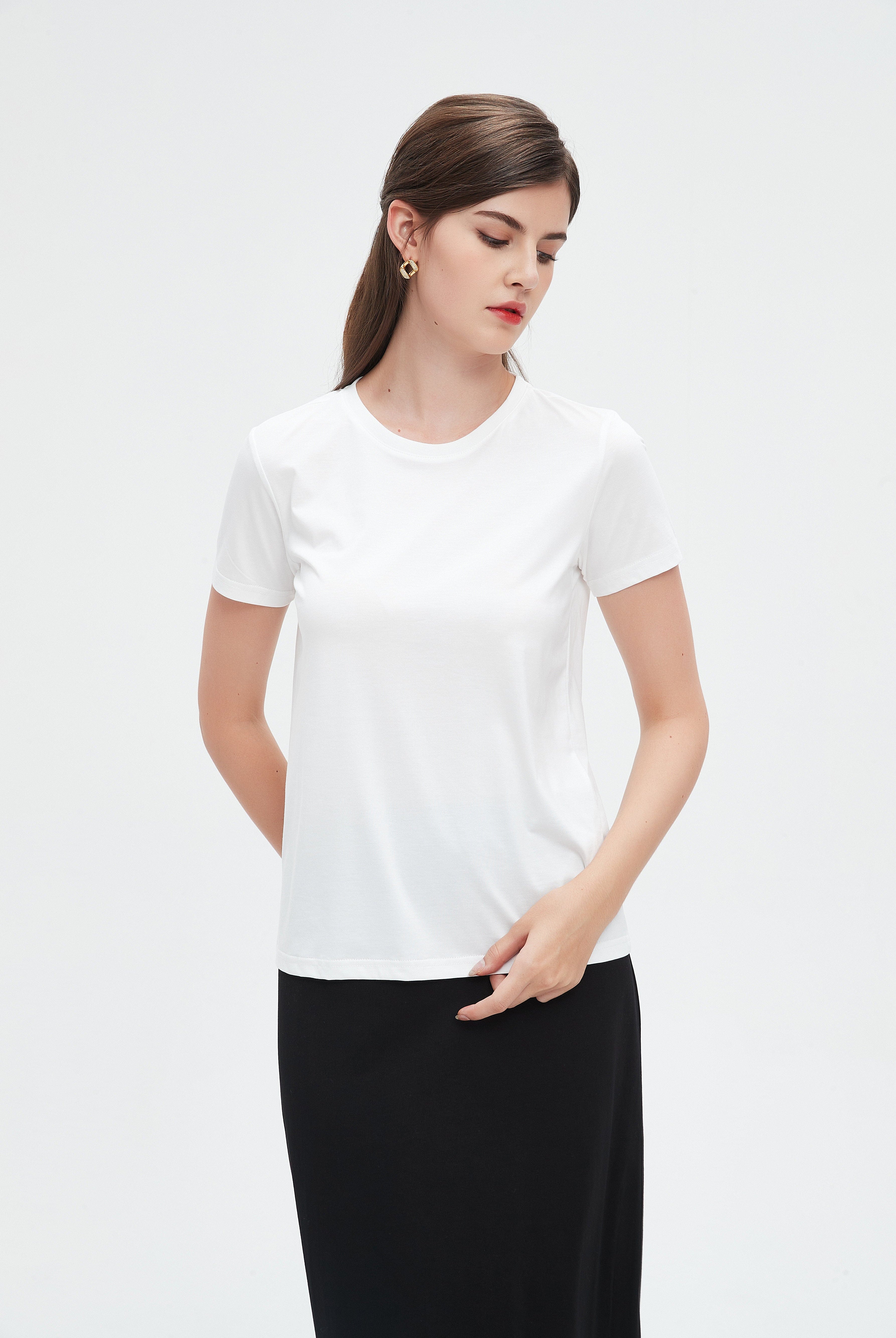 نتشي بلوزة سادة أكمام قصيرة مشجرة