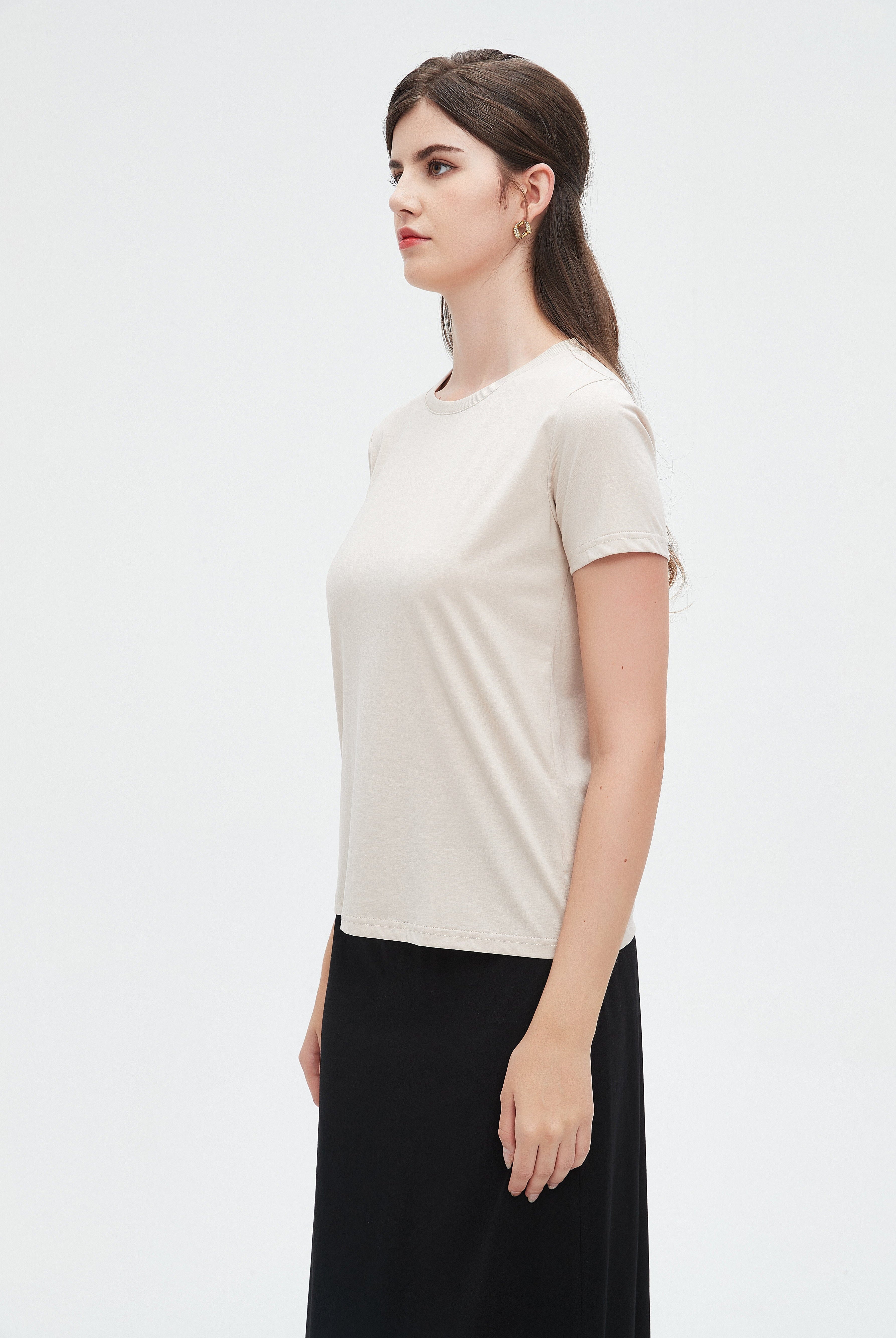 نتشي بلوزة سادة أكمام قصيرة مشجرة