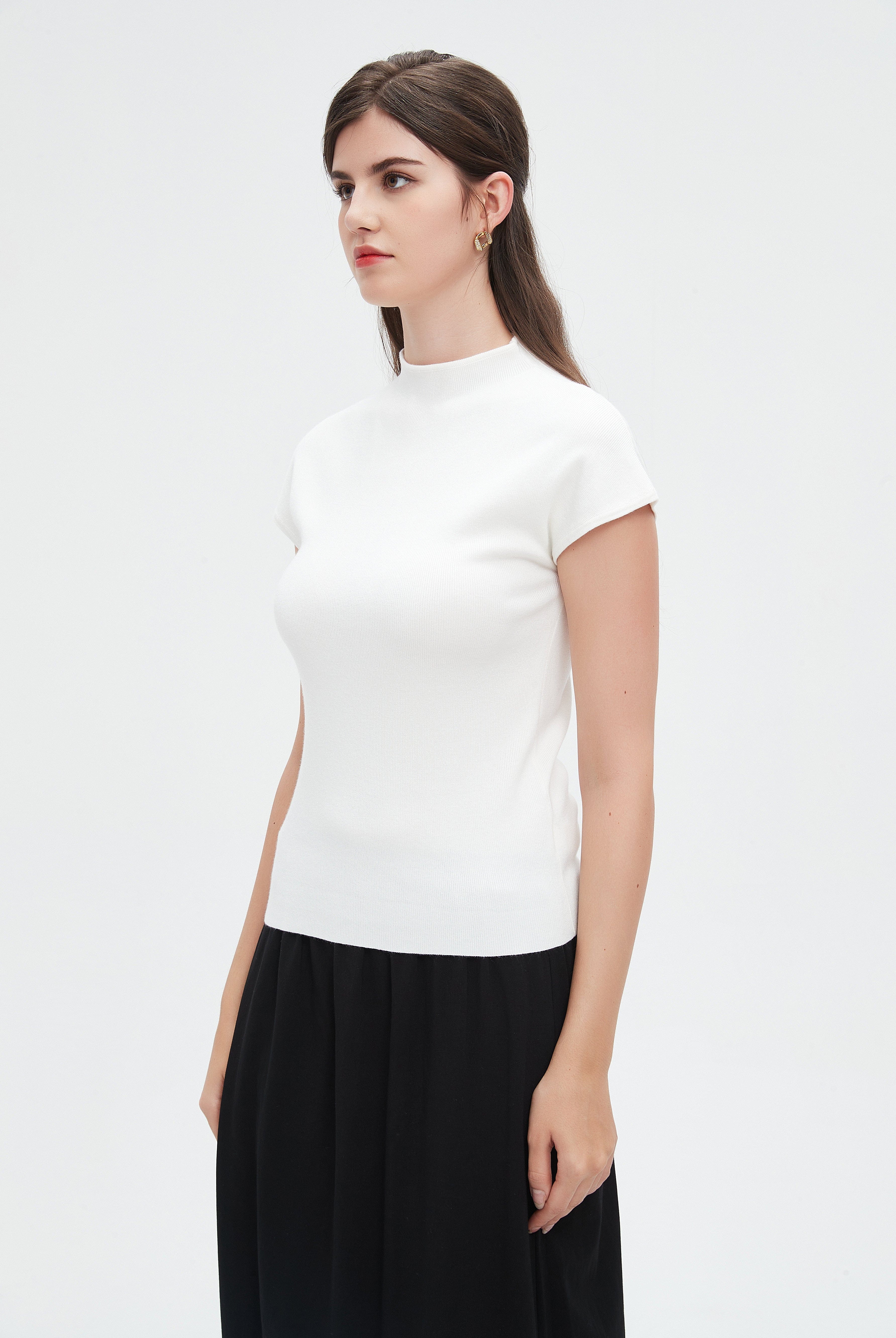 نتشي بلوزة نسائية بأكمام قصيرة