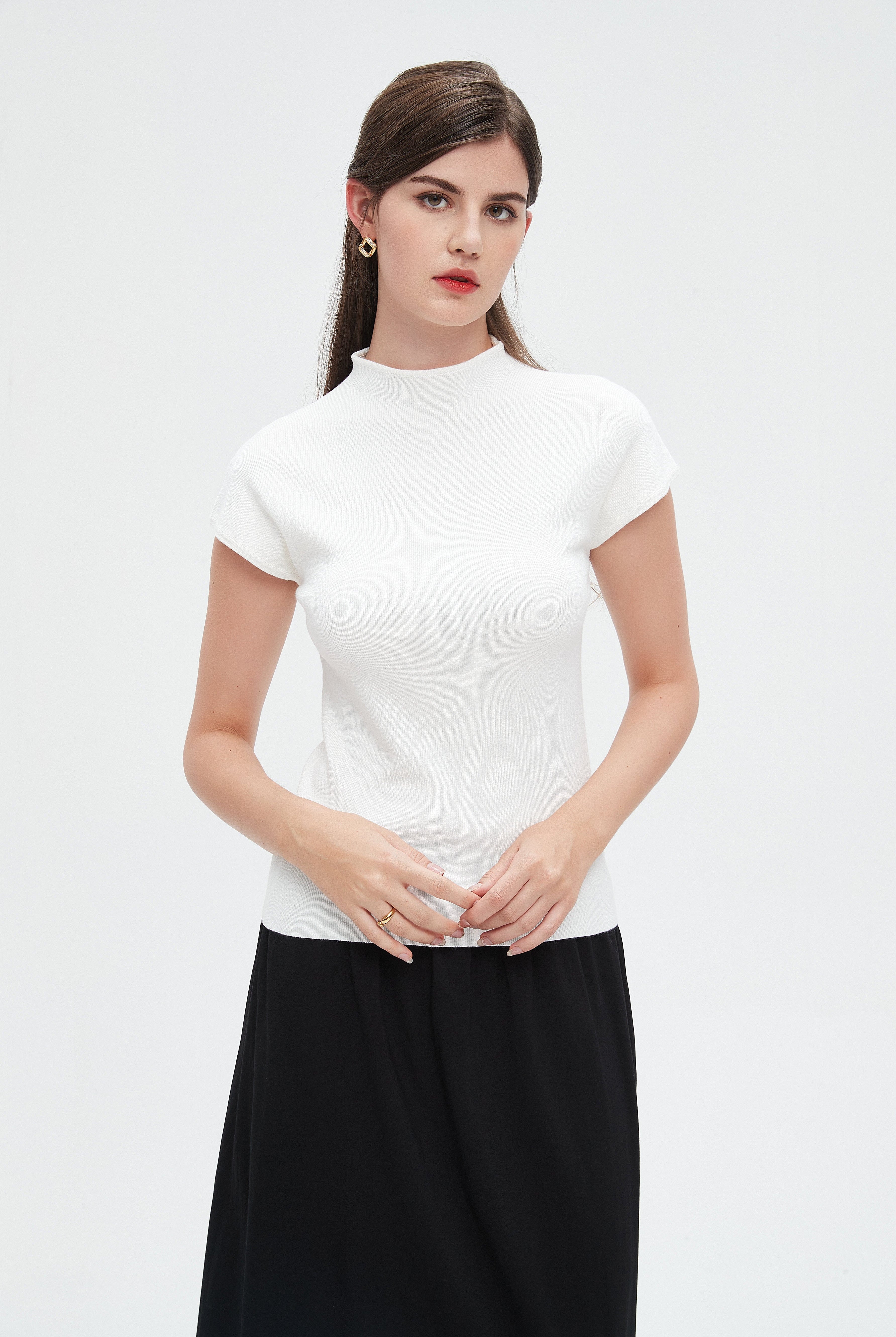 نتشي بلوزة نسائية بأكمام قصيرة