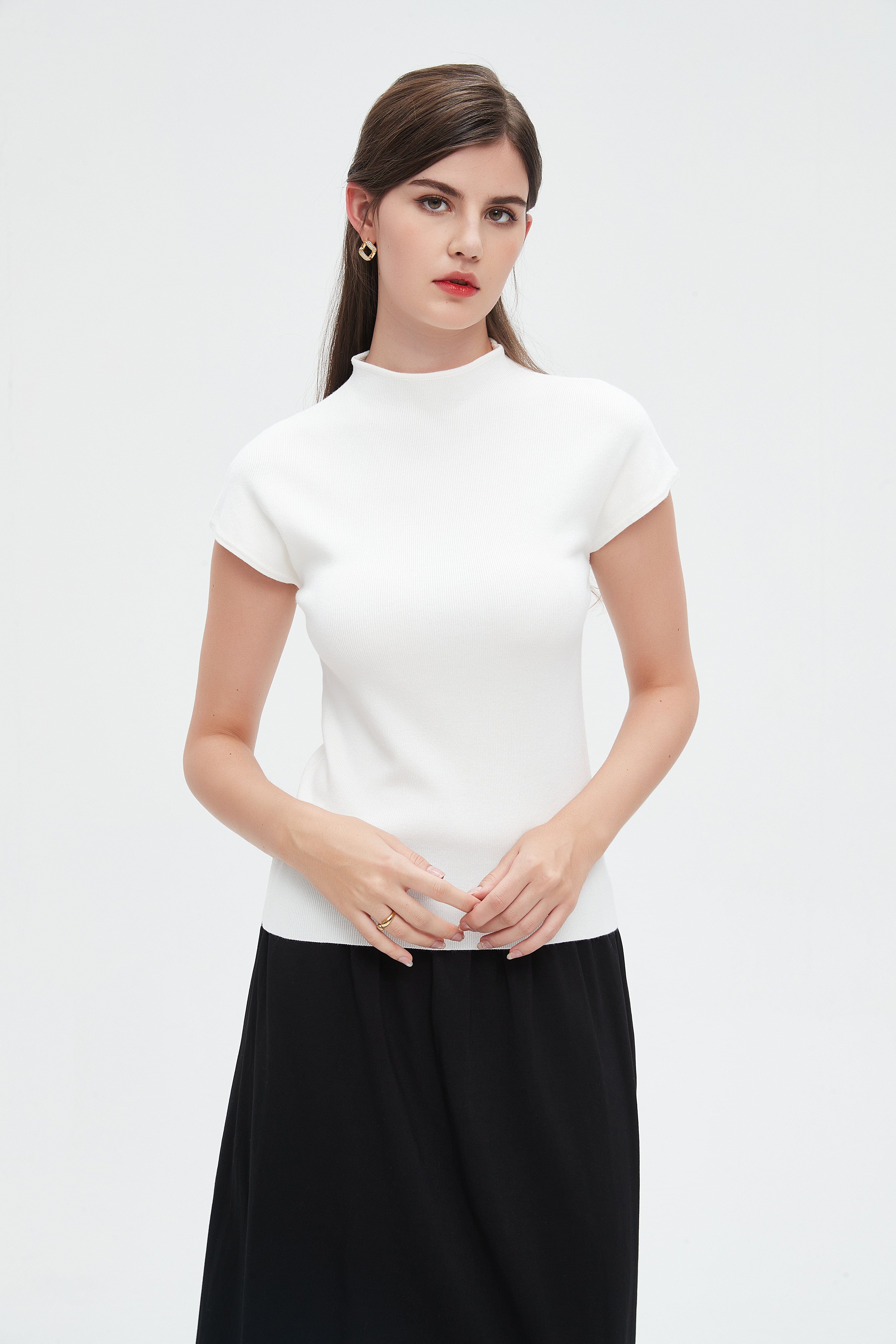 نتشي بلوزة نسائية بأكمام قصيرة