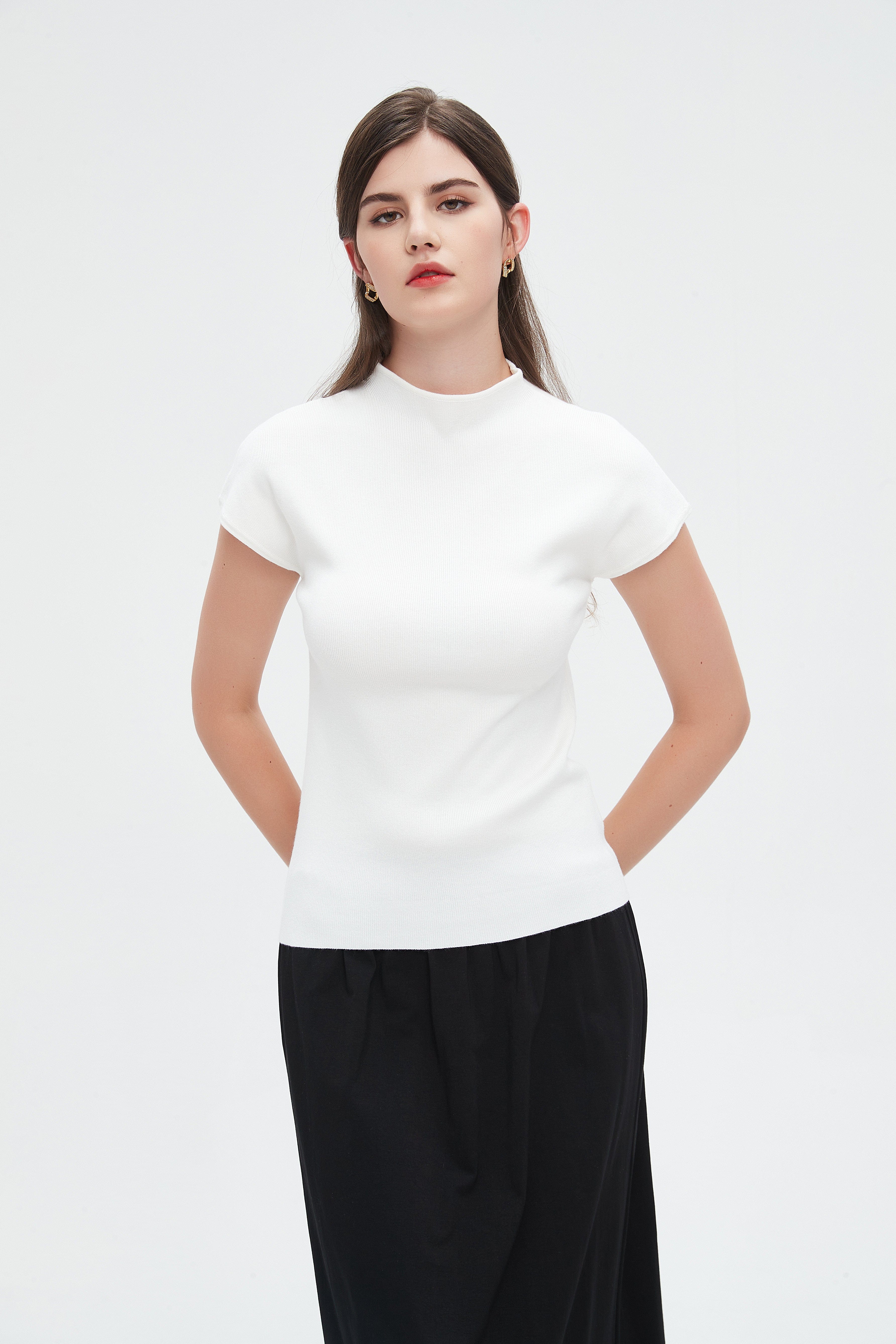 نتشي بلوزة نسائية بأكمام قصيرة