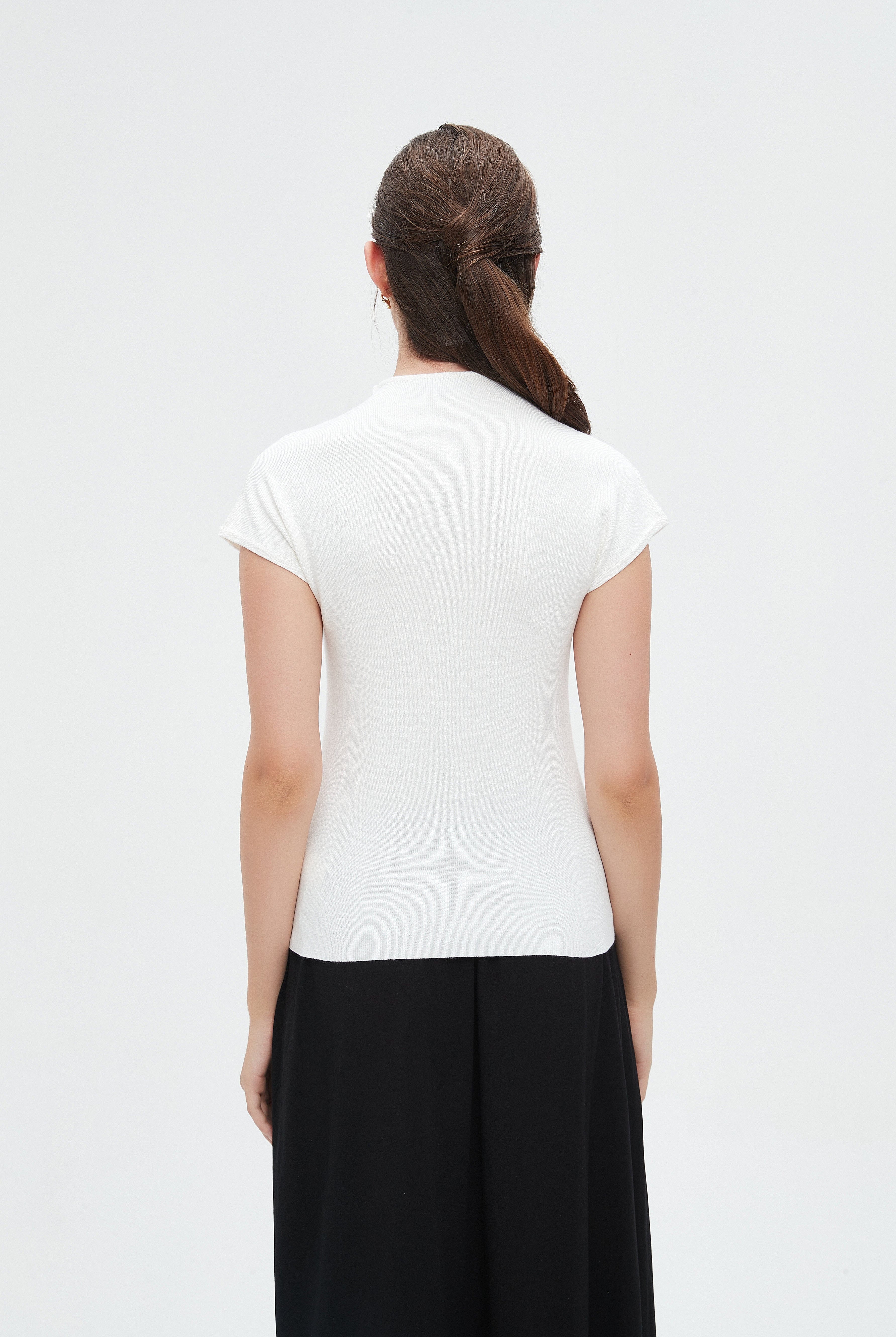 نتشي بلوزة نسائية بأكمام قصيرة