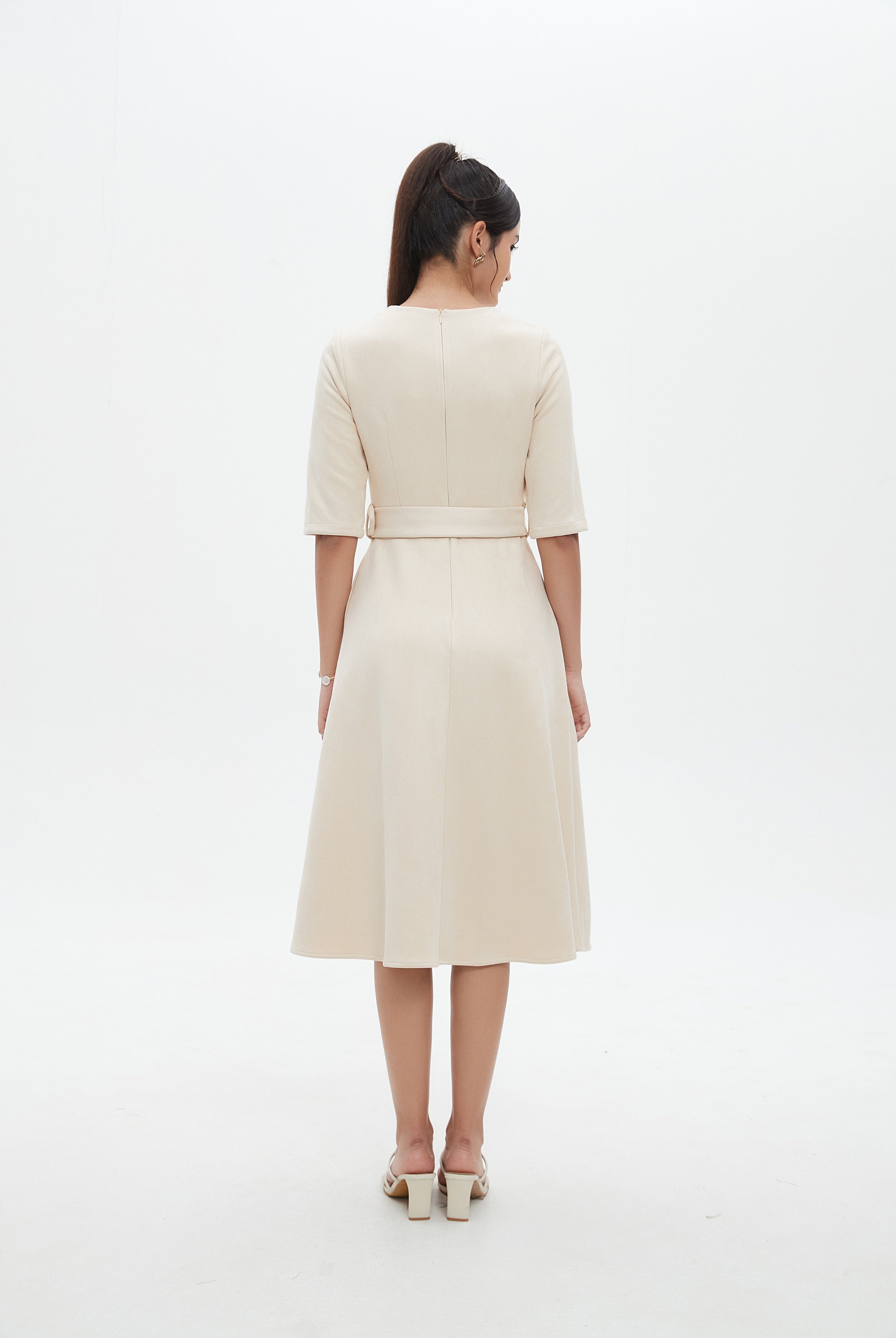 نتشي فستان ميدي بأكمام 3/4 سادة بحزام خصر