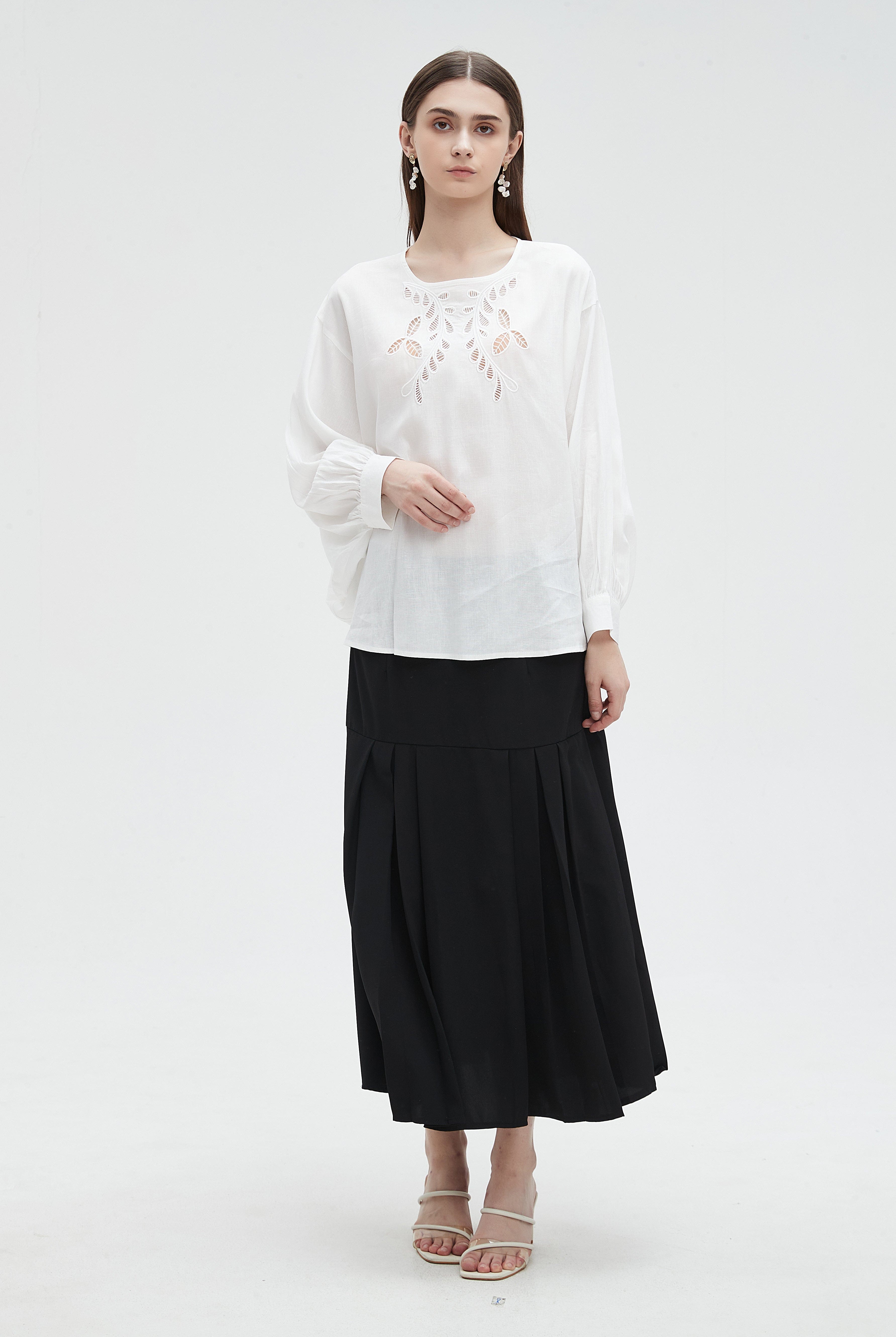 ميكا بلوزة نسائية بتطريز على الصدر وكم طويل