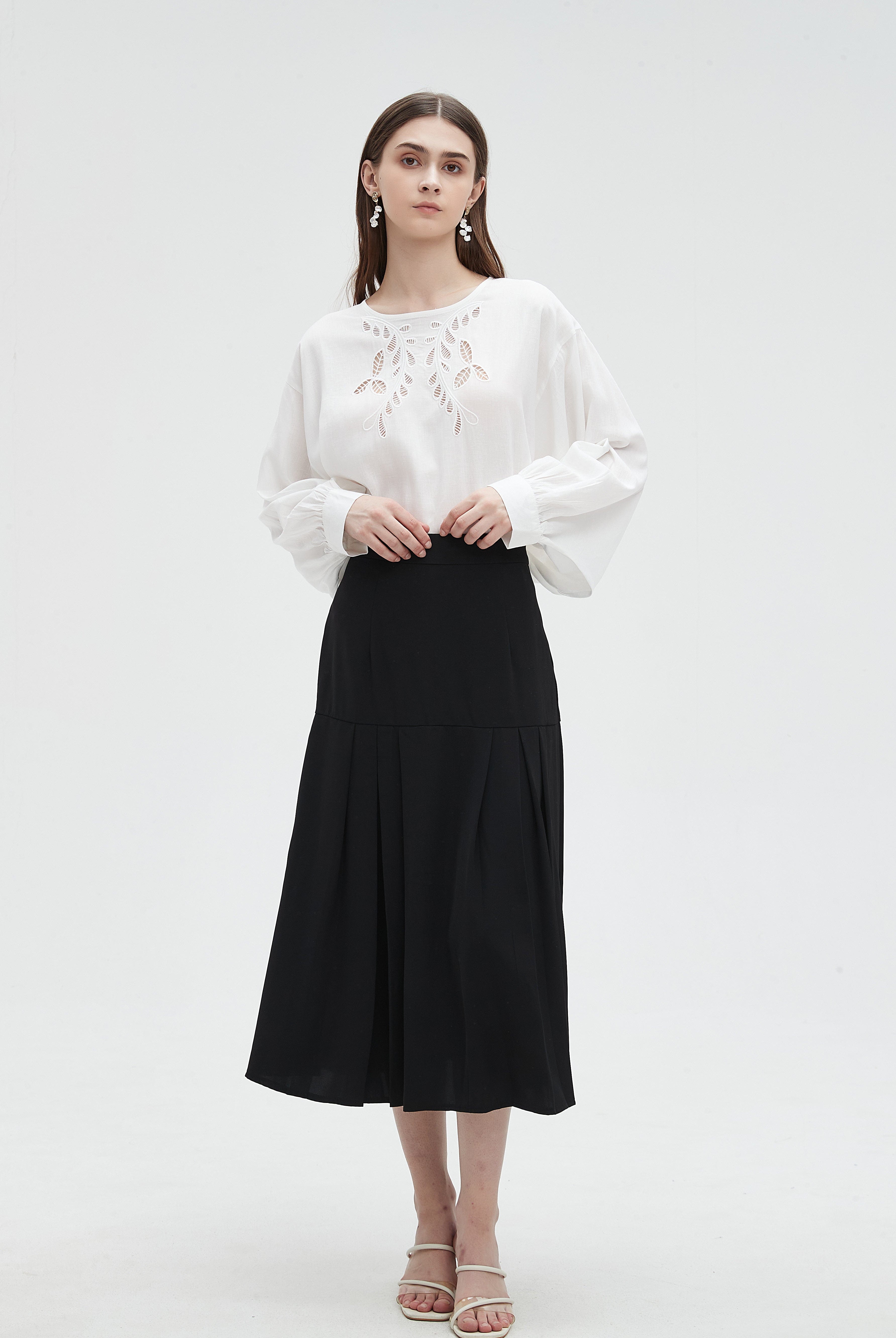 ميكا بلوزة نسائية بتطريز على الصدر وكم طويل