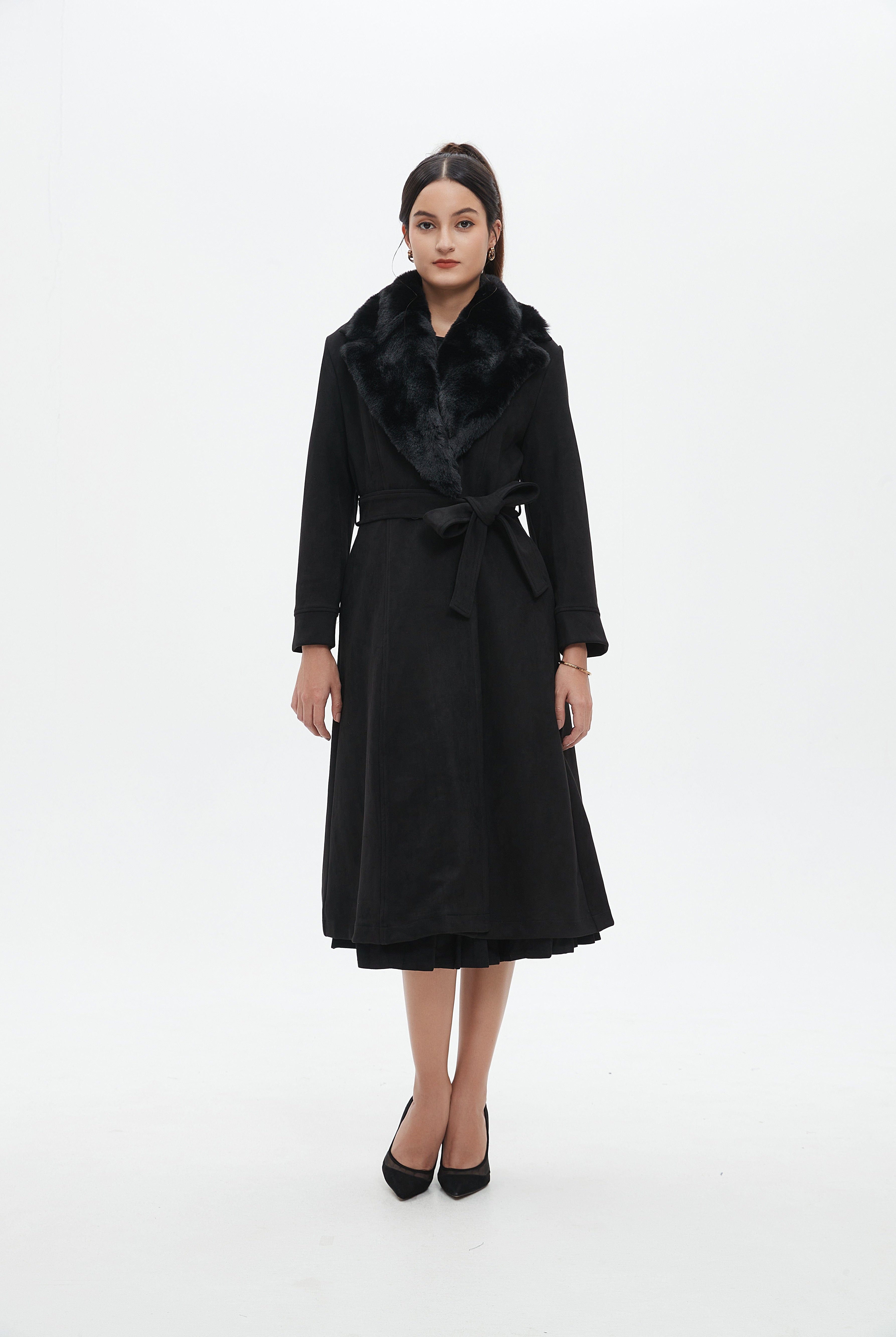 نتشي بالطو بأكمام طويلة مزين بفرو