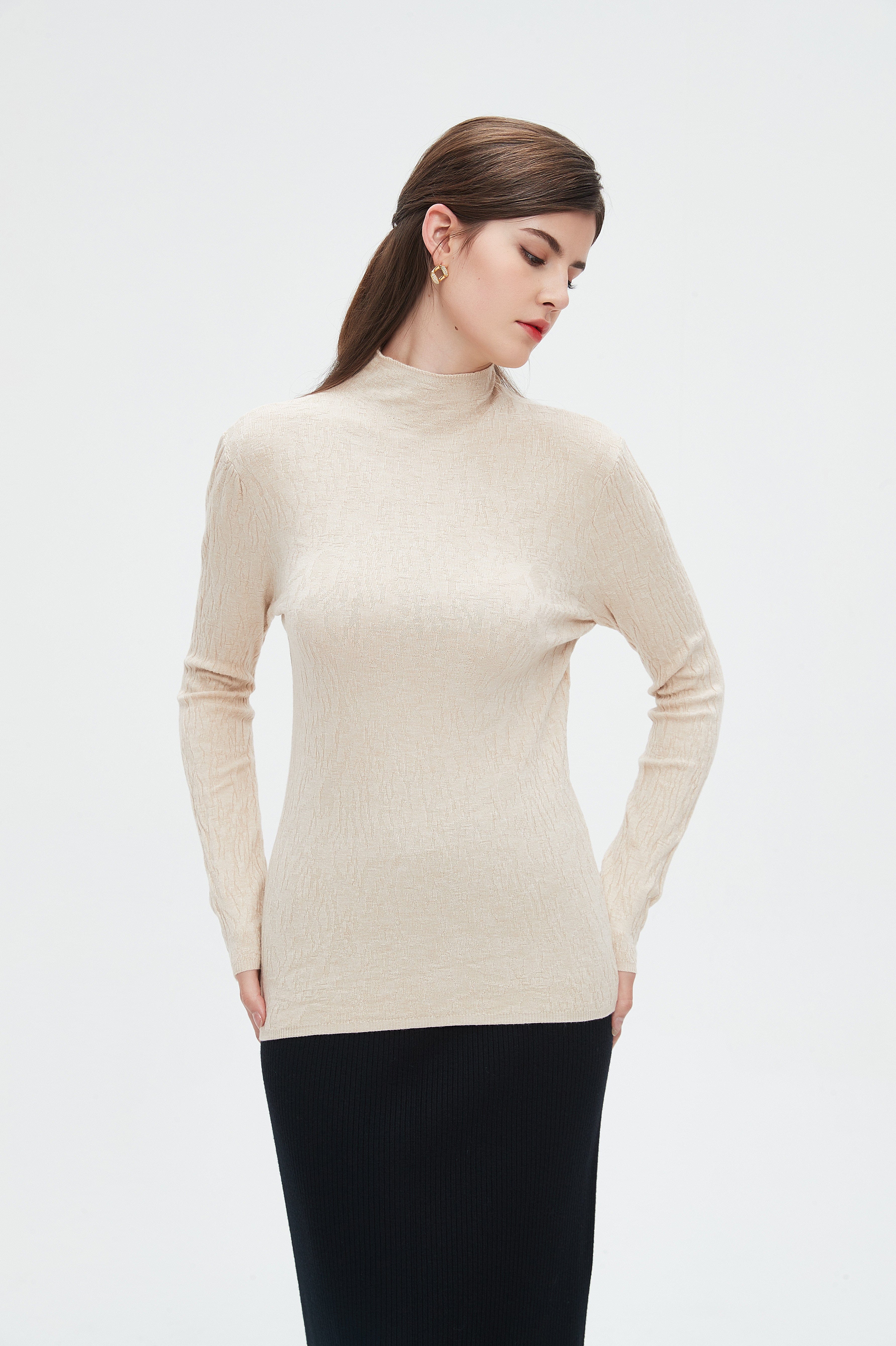 نتشي بلوزة نسائية بأكمام طويلة ورقبه عاليه