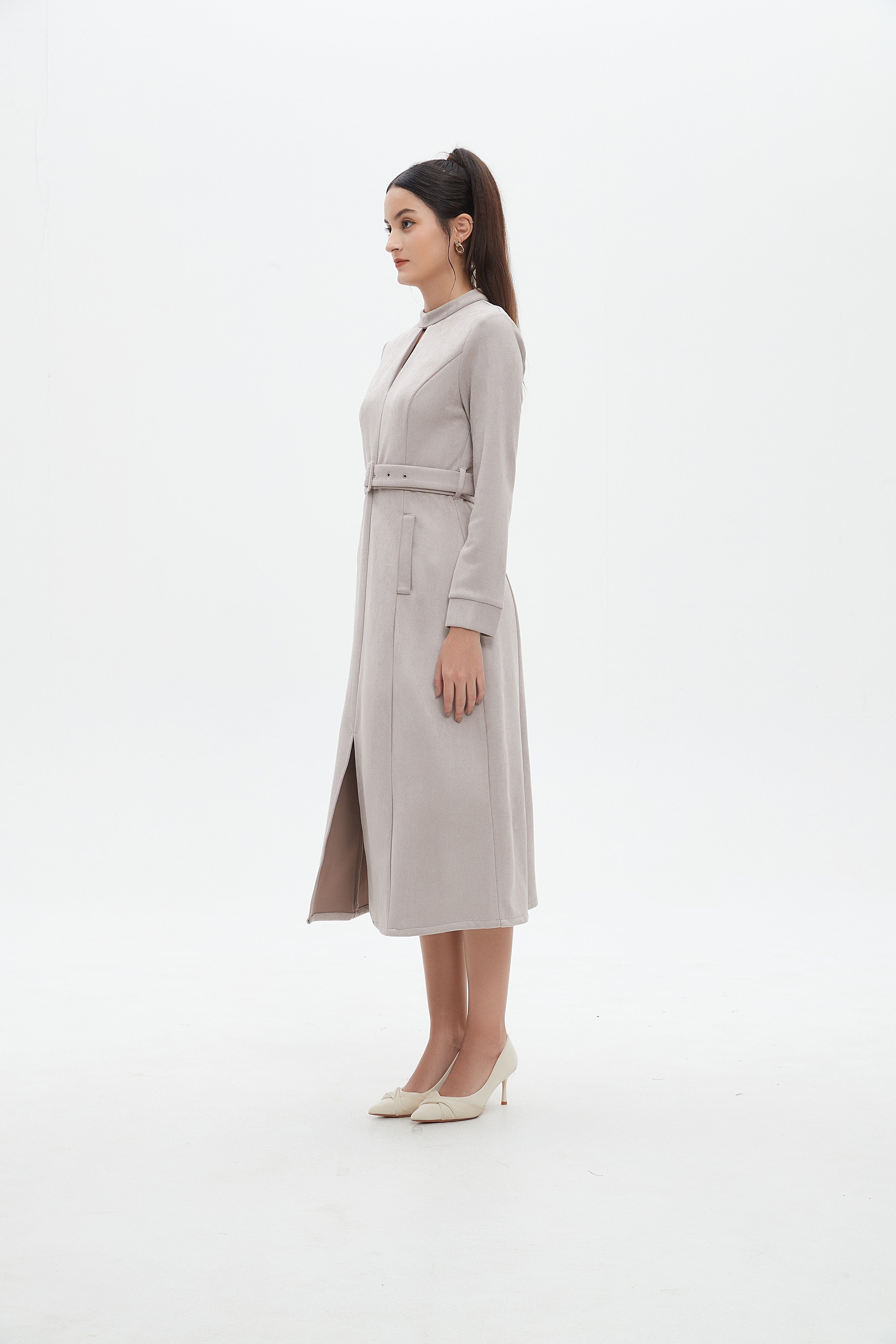 نتشي فستان ميدي بأكمام طويلة مفتوح من الأمام بحزام خصر