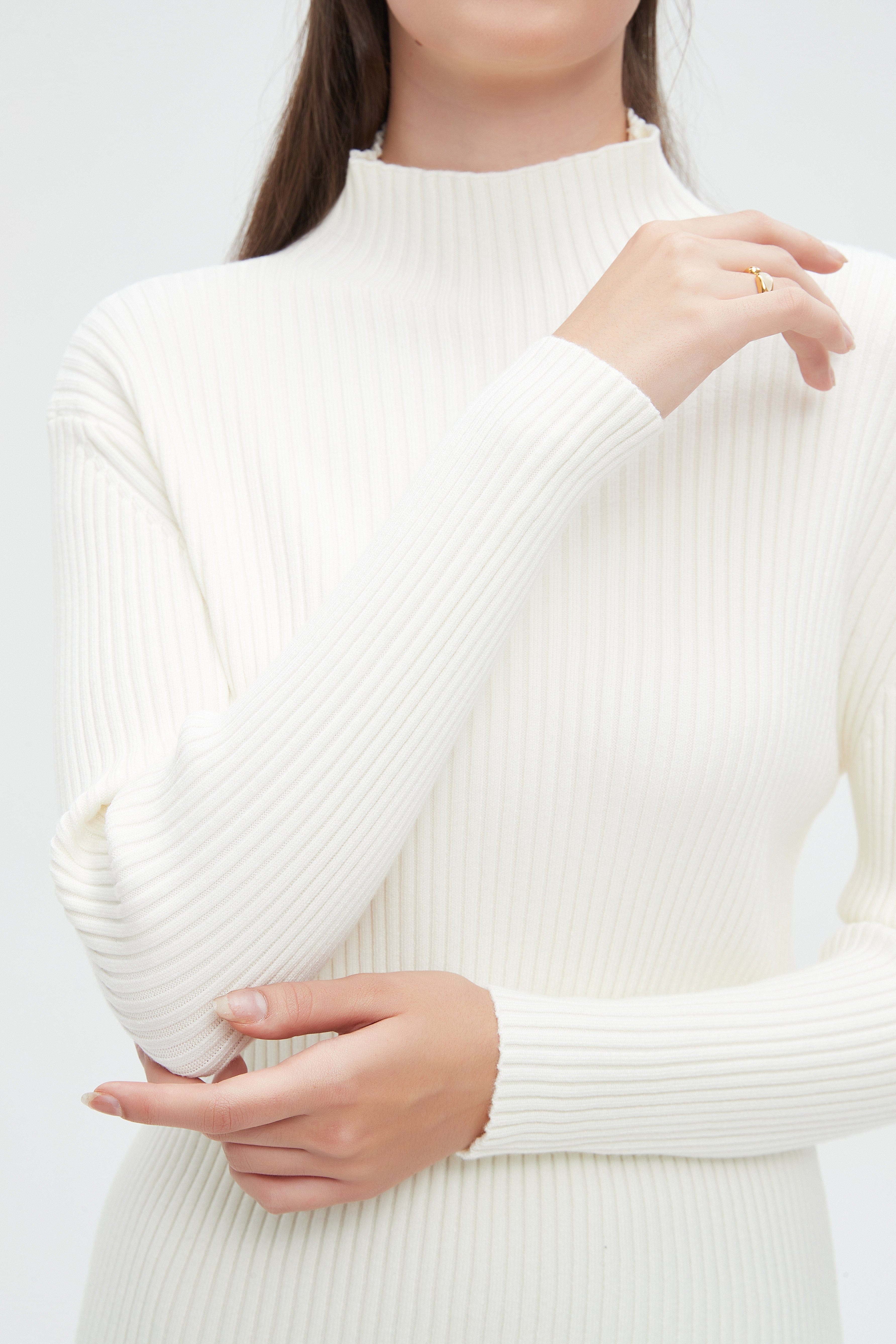 نتشي بلوزة نسائية مضلعة بأكمان طويلة ورقبة عالية