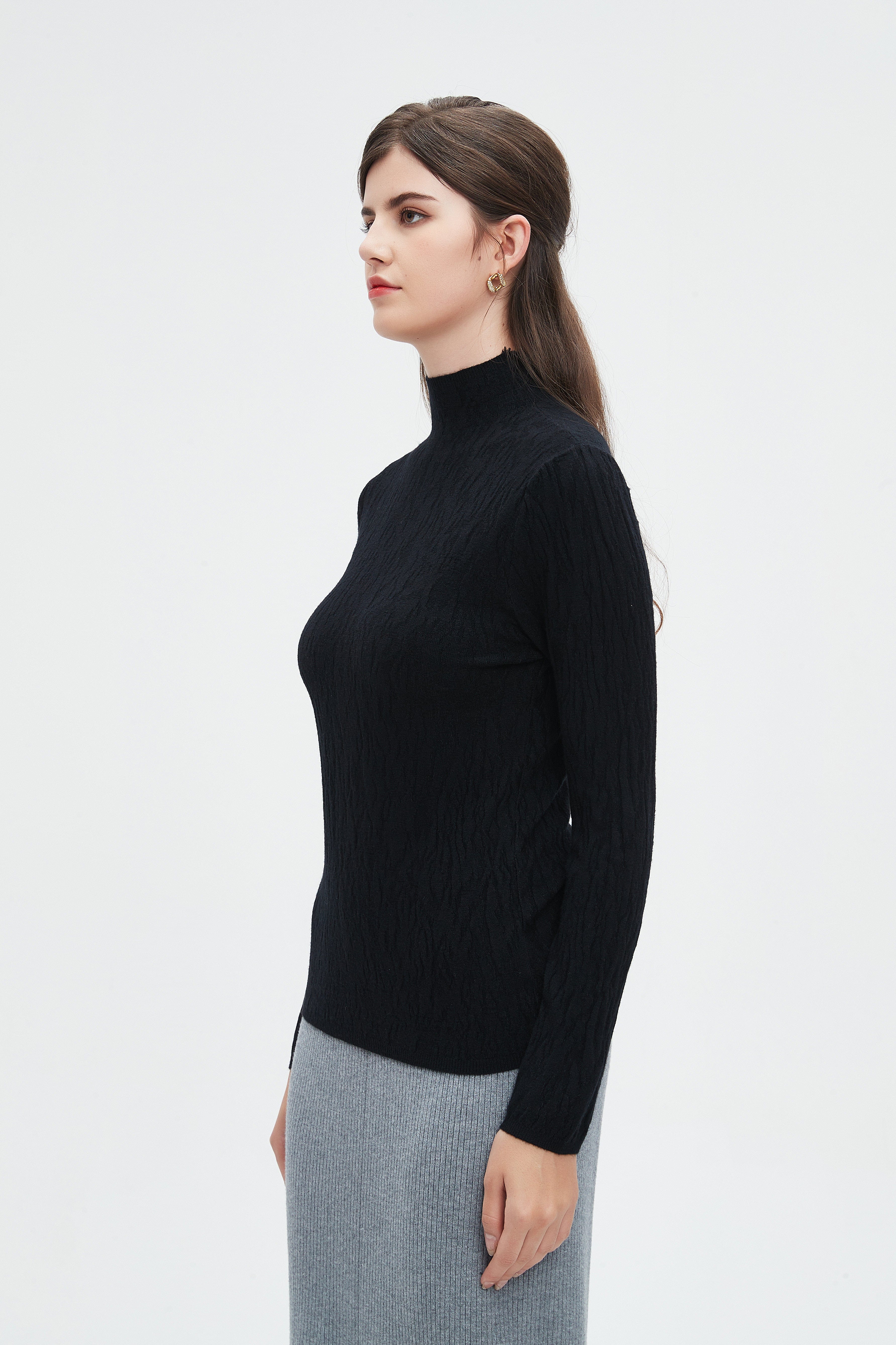 نتشي بلوزة نسائية بأكمام طويلة ورقبه عاليه