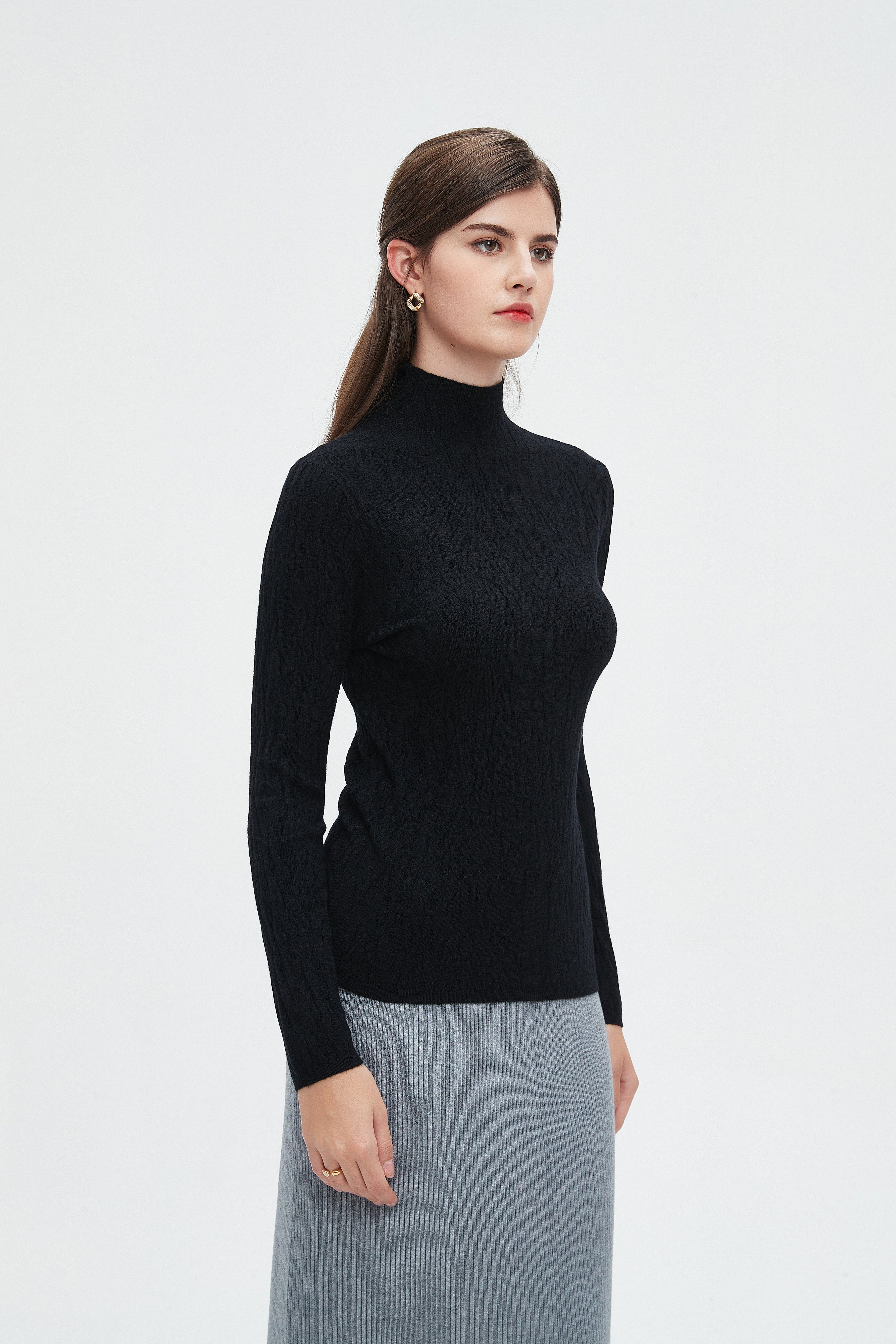 نتشي بلوزة نسائية بأكمام طويلة ورقبه عاليه