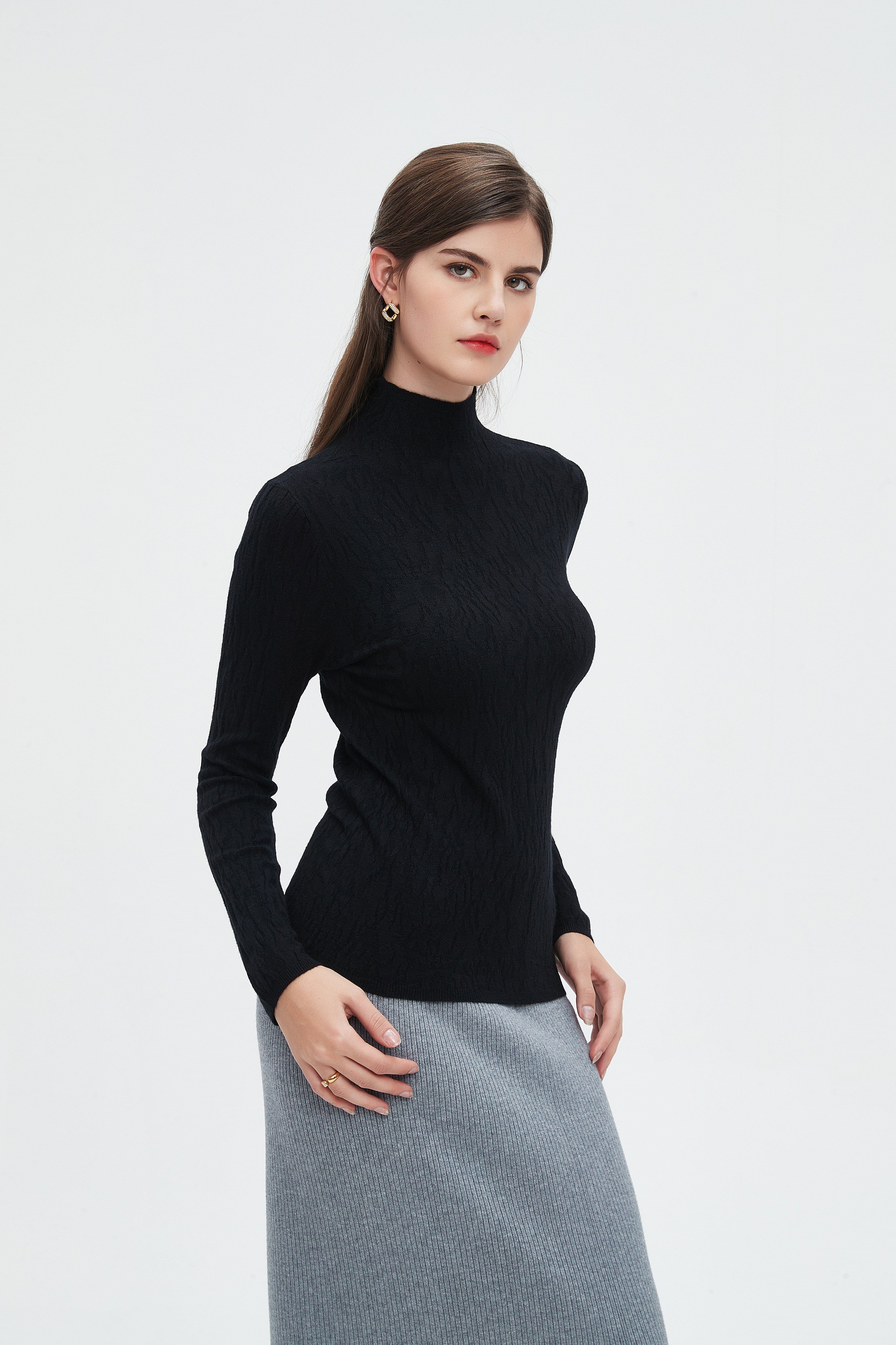 نتشي بلوزة نسائية بأكمام طويلة ورقبه عاليه