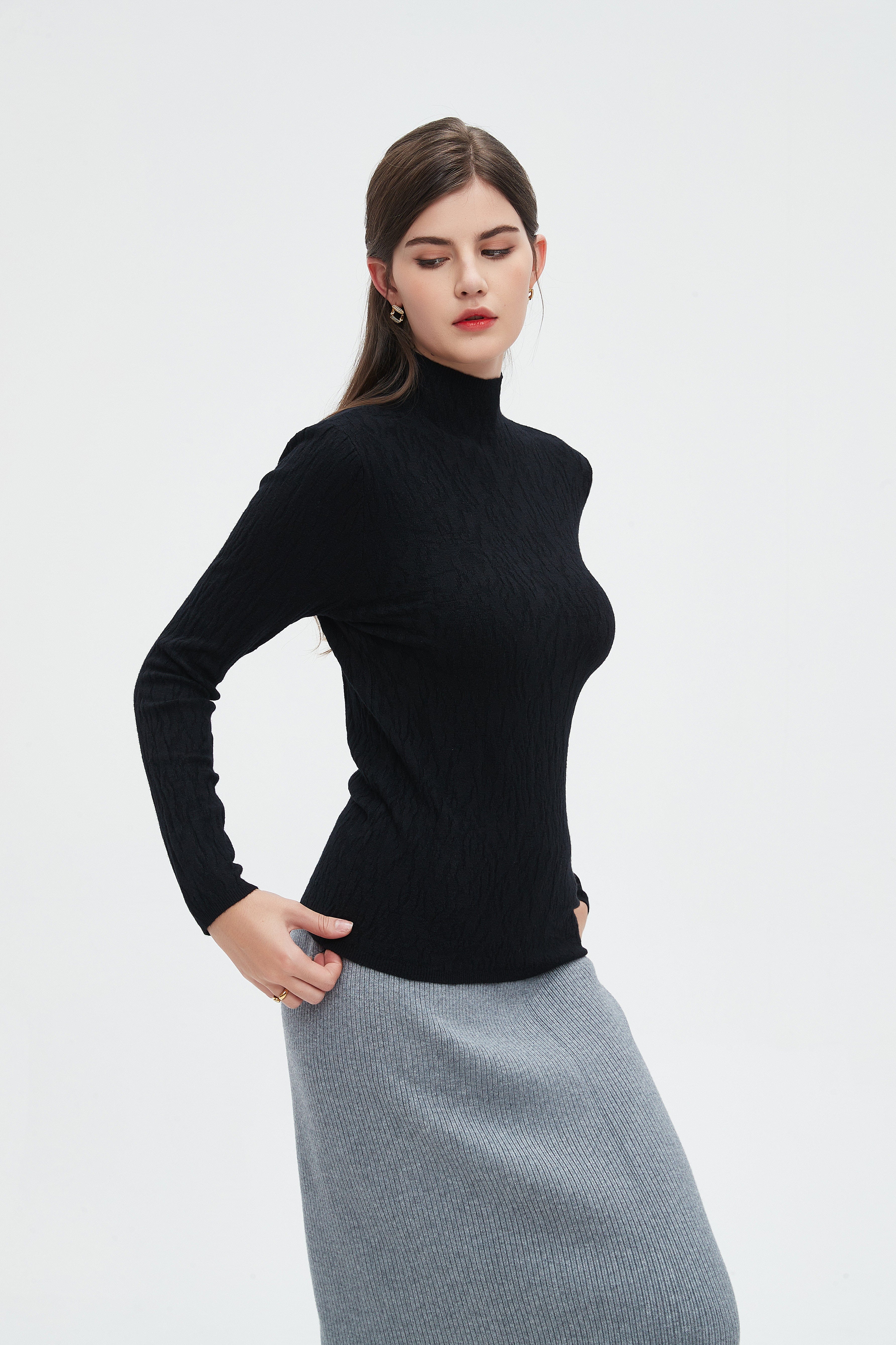 نتشي بلوزة نسائية بأكمام طويلة ورقبه عاليه