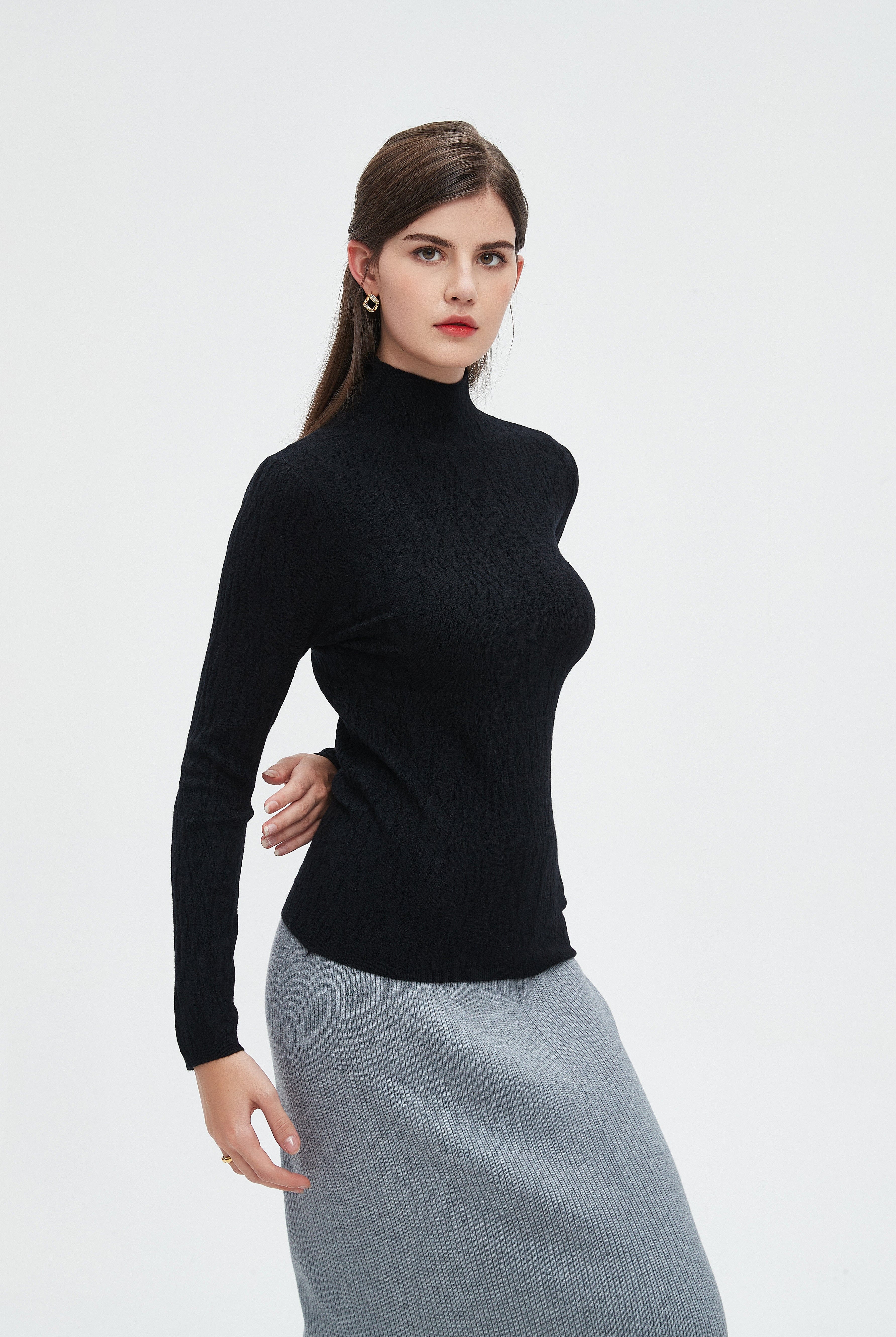 نتشي بلوزة نسائية بأكمام طويلة ورقبه عاليه