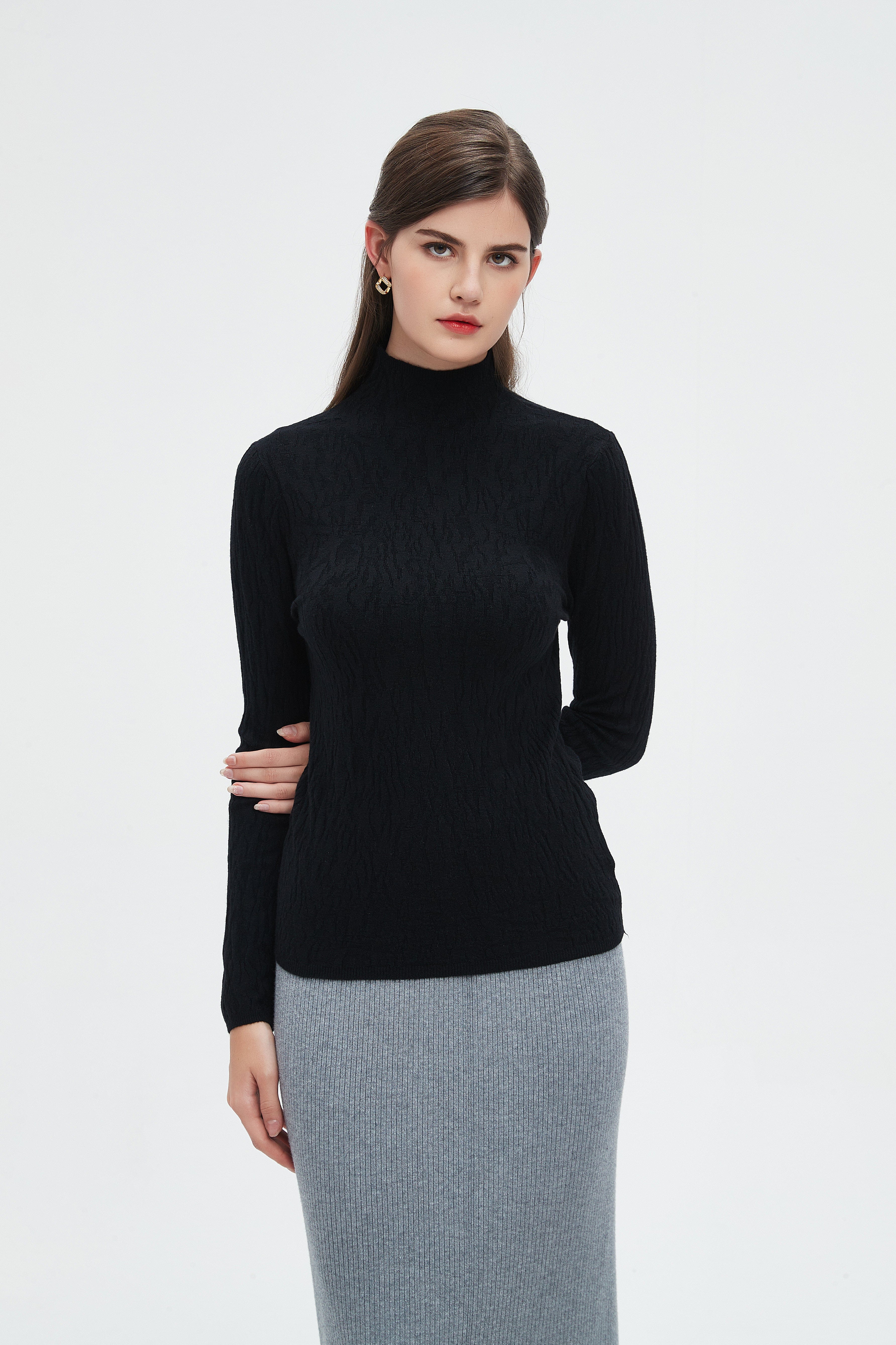 نتشي بلوزة نسائية بأكمام طويلة ورقبه عاليه