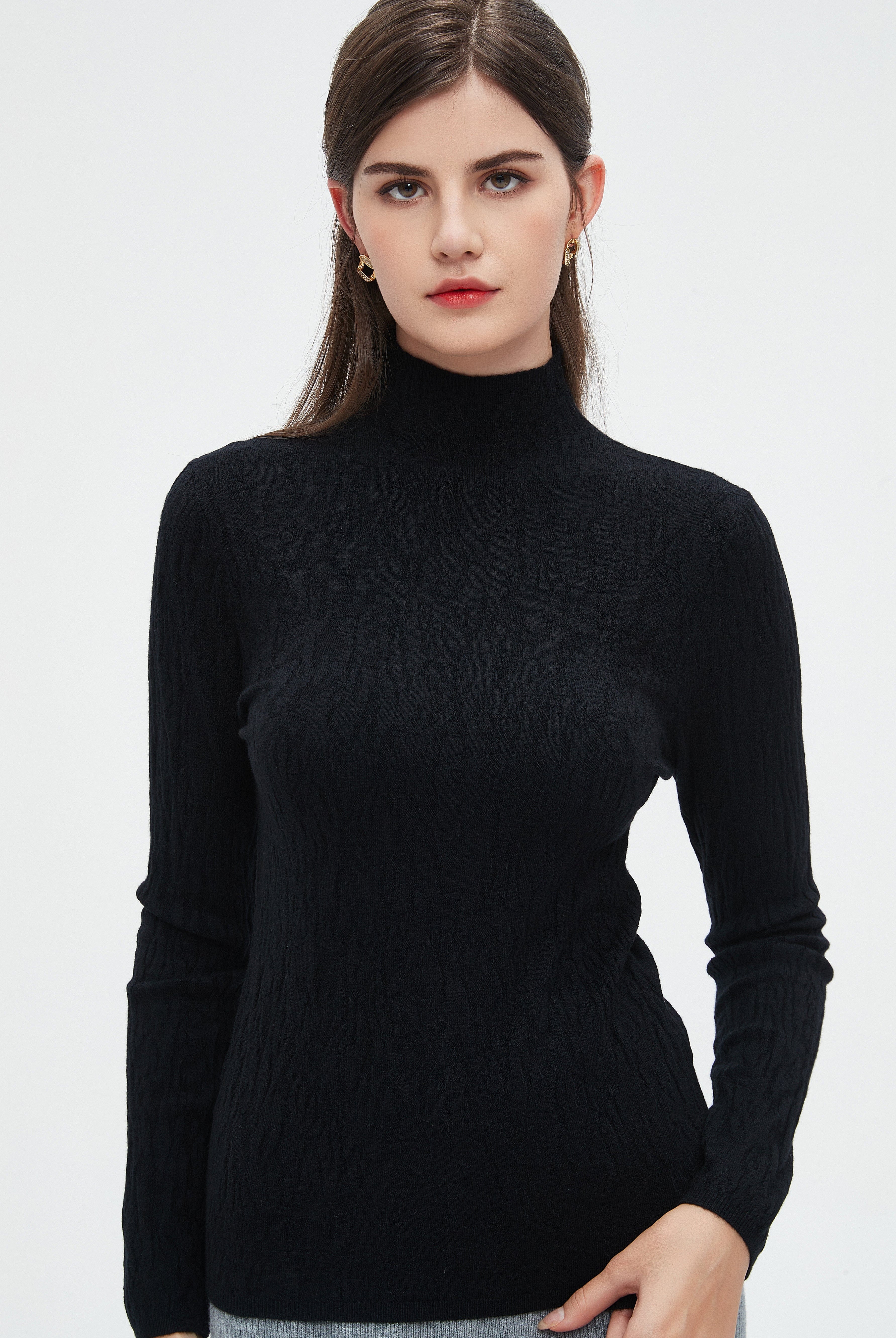 نتشي بلوزة نسائية بأكمام طويلة ورقبه عاليه