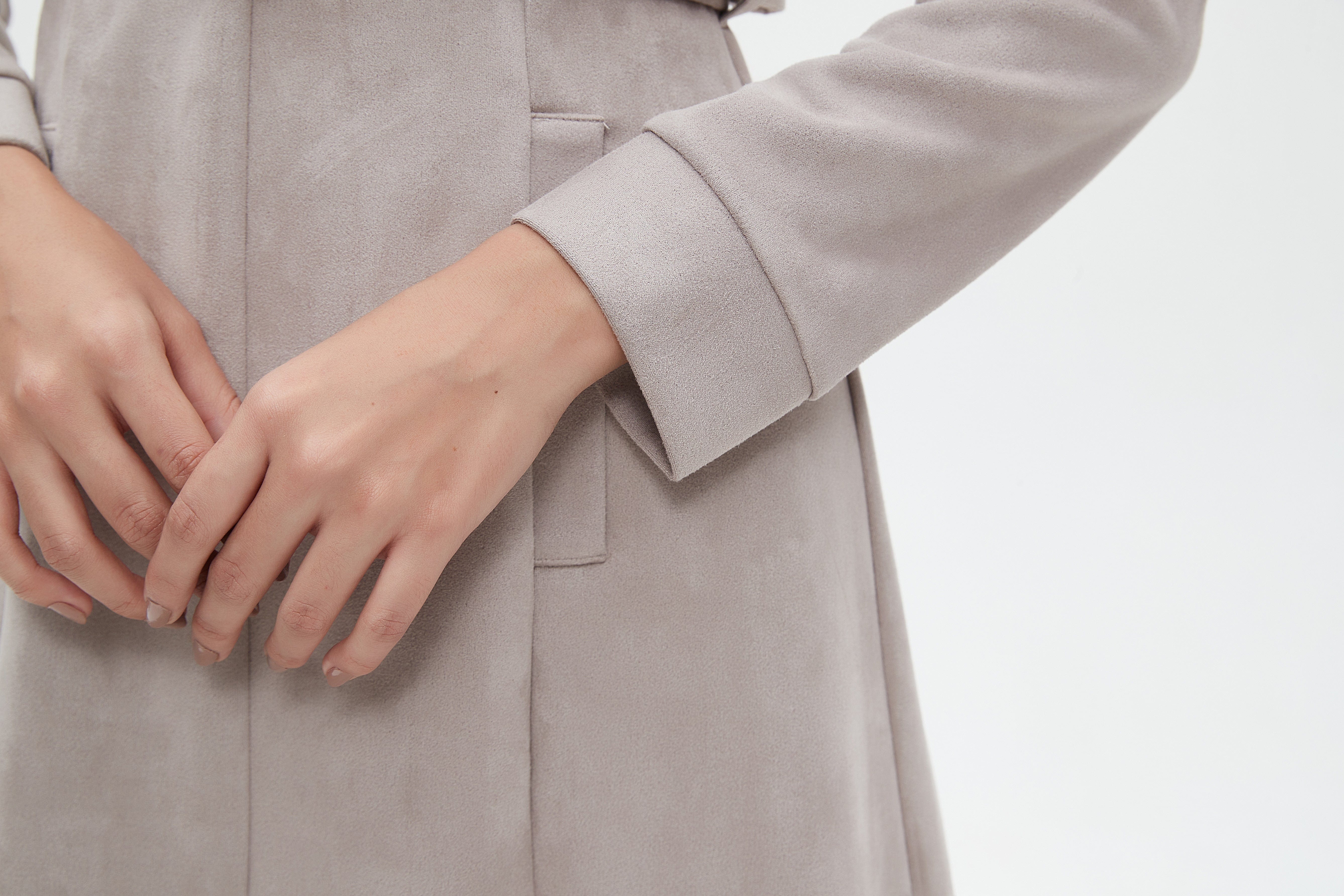 نتشي فستان ميدي بأكمام طويلة مفتوح من الأمام بحزام خصر