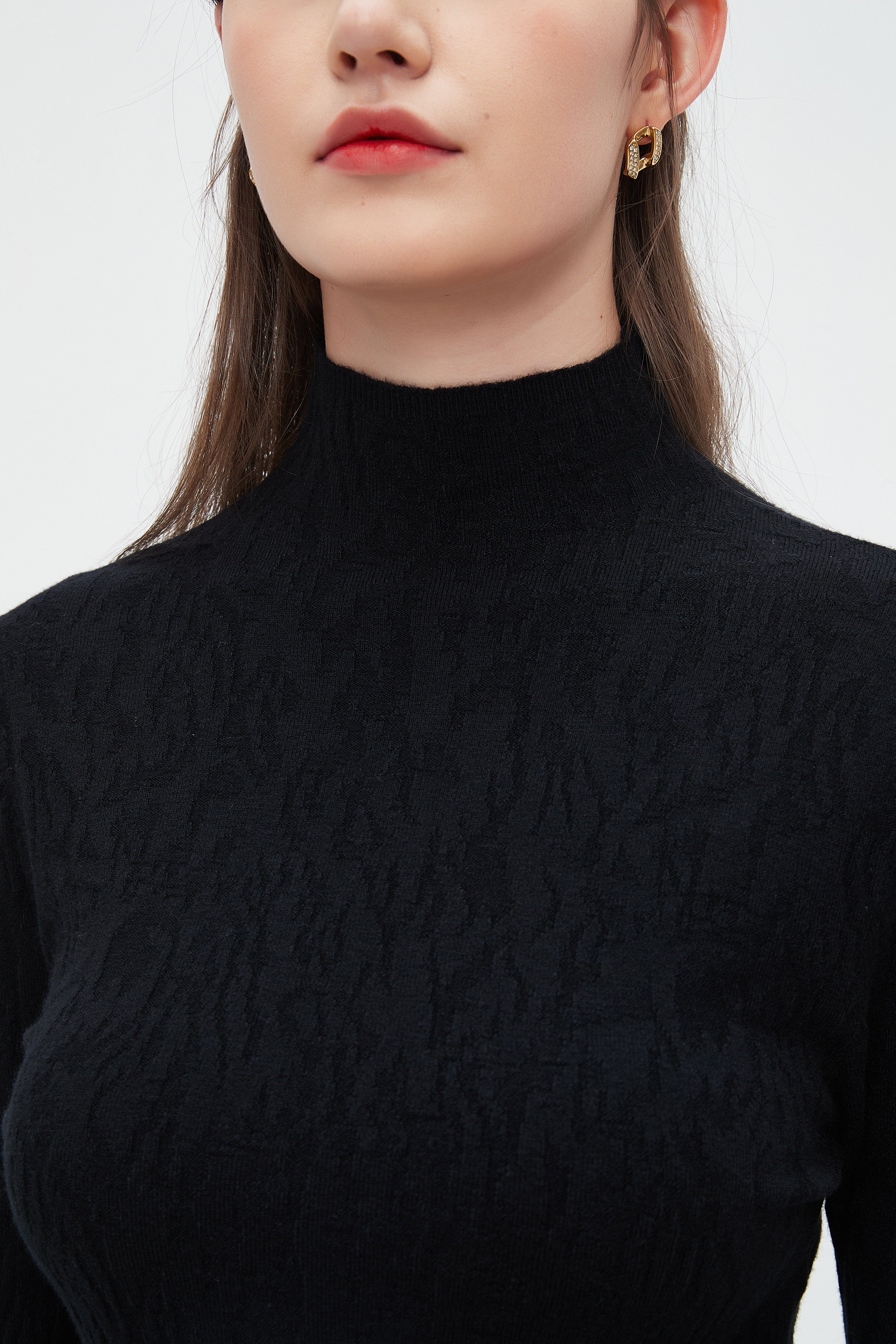 نتشي بلوزة نسائية بأكمام طويلة ورقبه عاليه