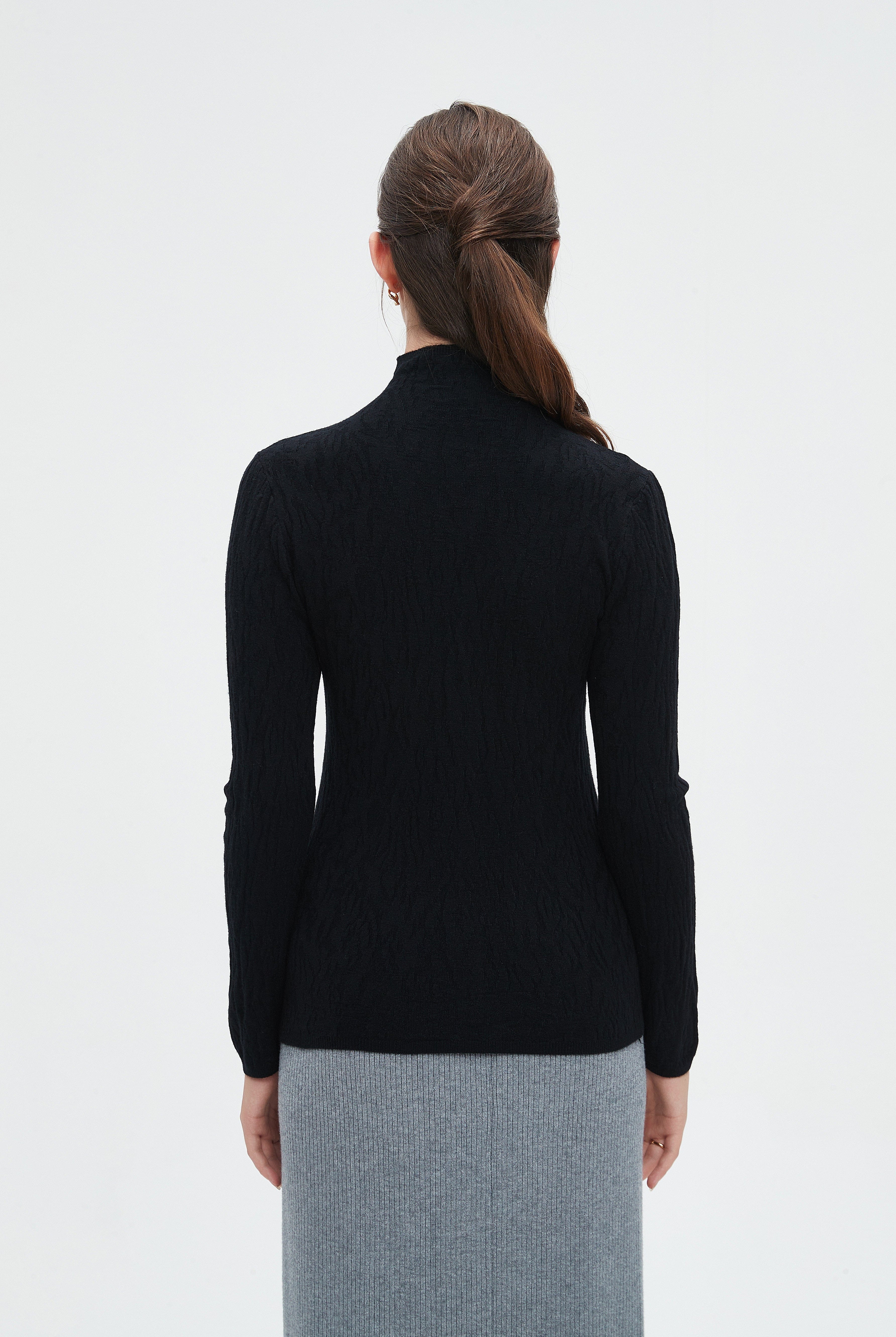 نتشي بلوزة نسائية بأكمام طويلة ورقبه عاليه