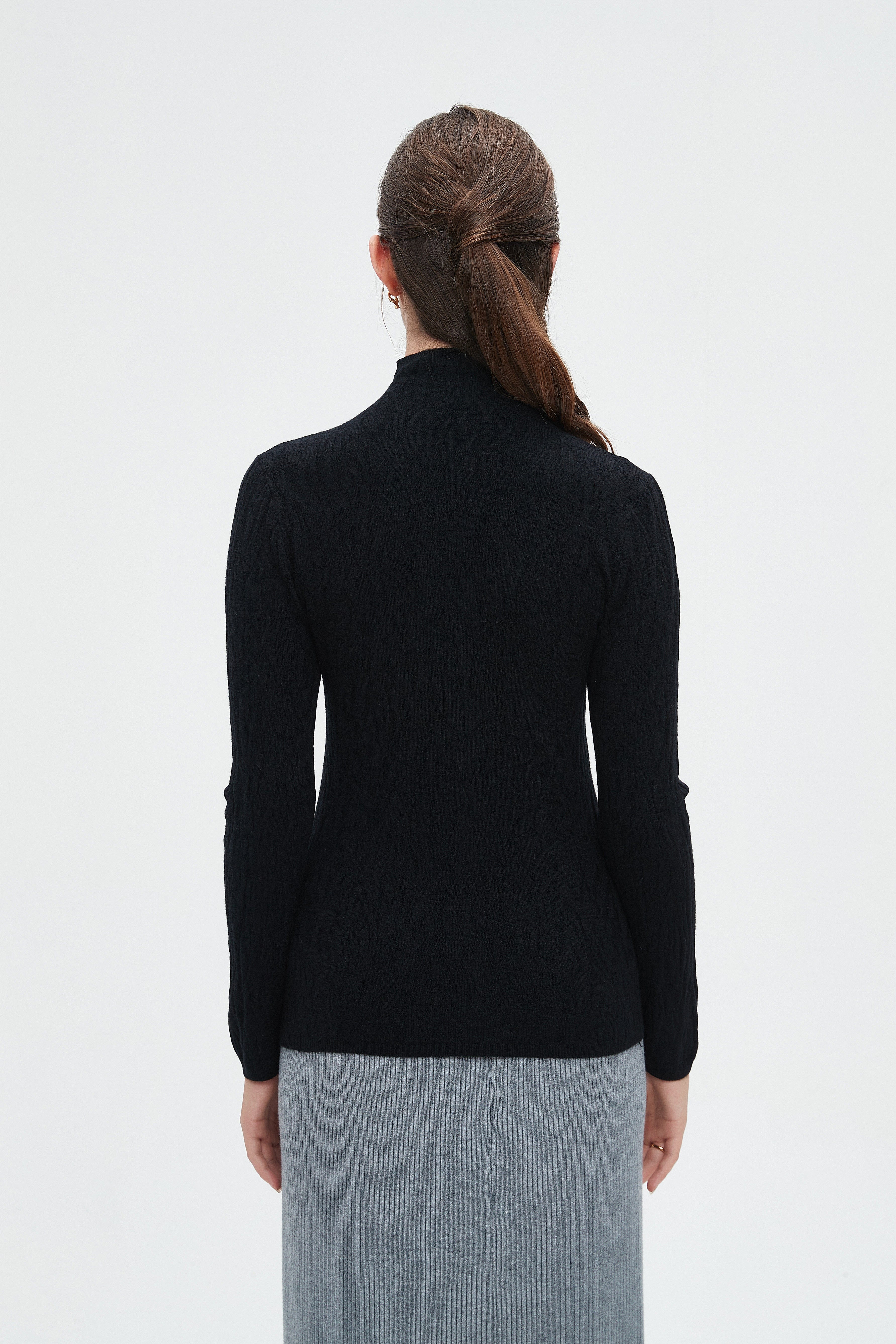 نتشي بلوزة نسائية بأكمام طويلة ورقبه عاليه