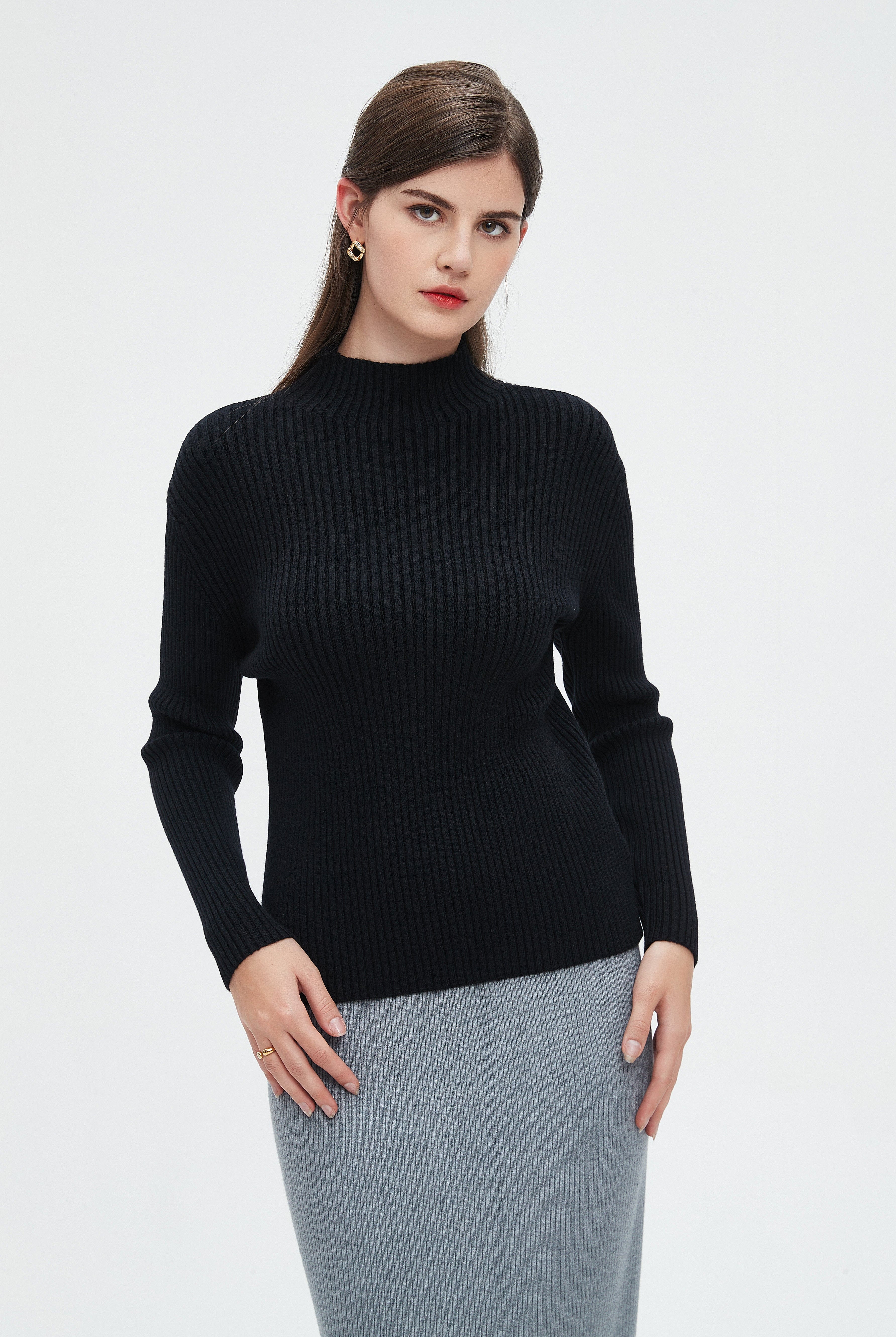 نتشي بلوزة نسائية مضلعة بأكمان طويلة ورقبة عالية