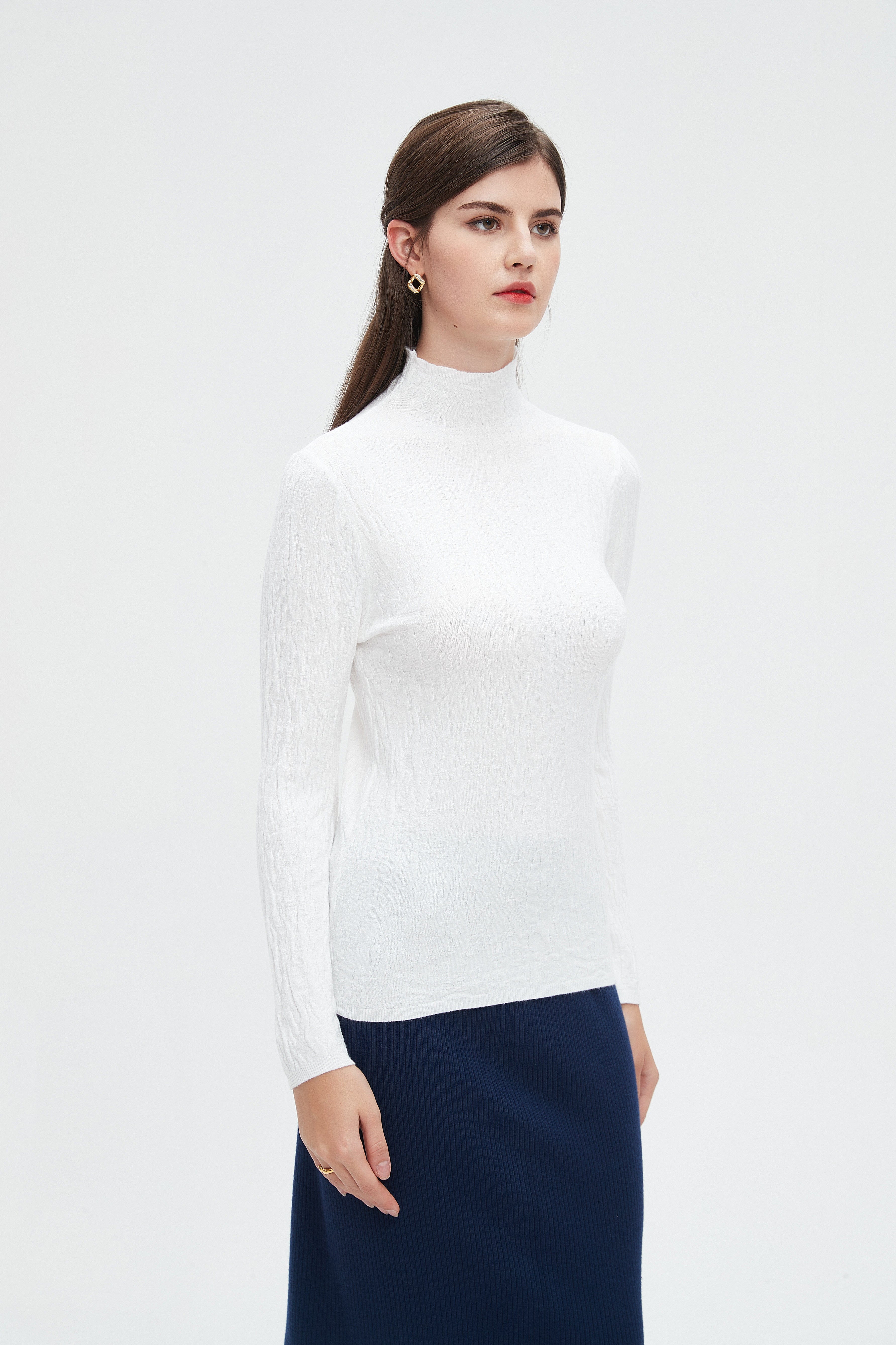 نتشي بلوزة نسائية بأكمام طويلة ورقبه عاليه