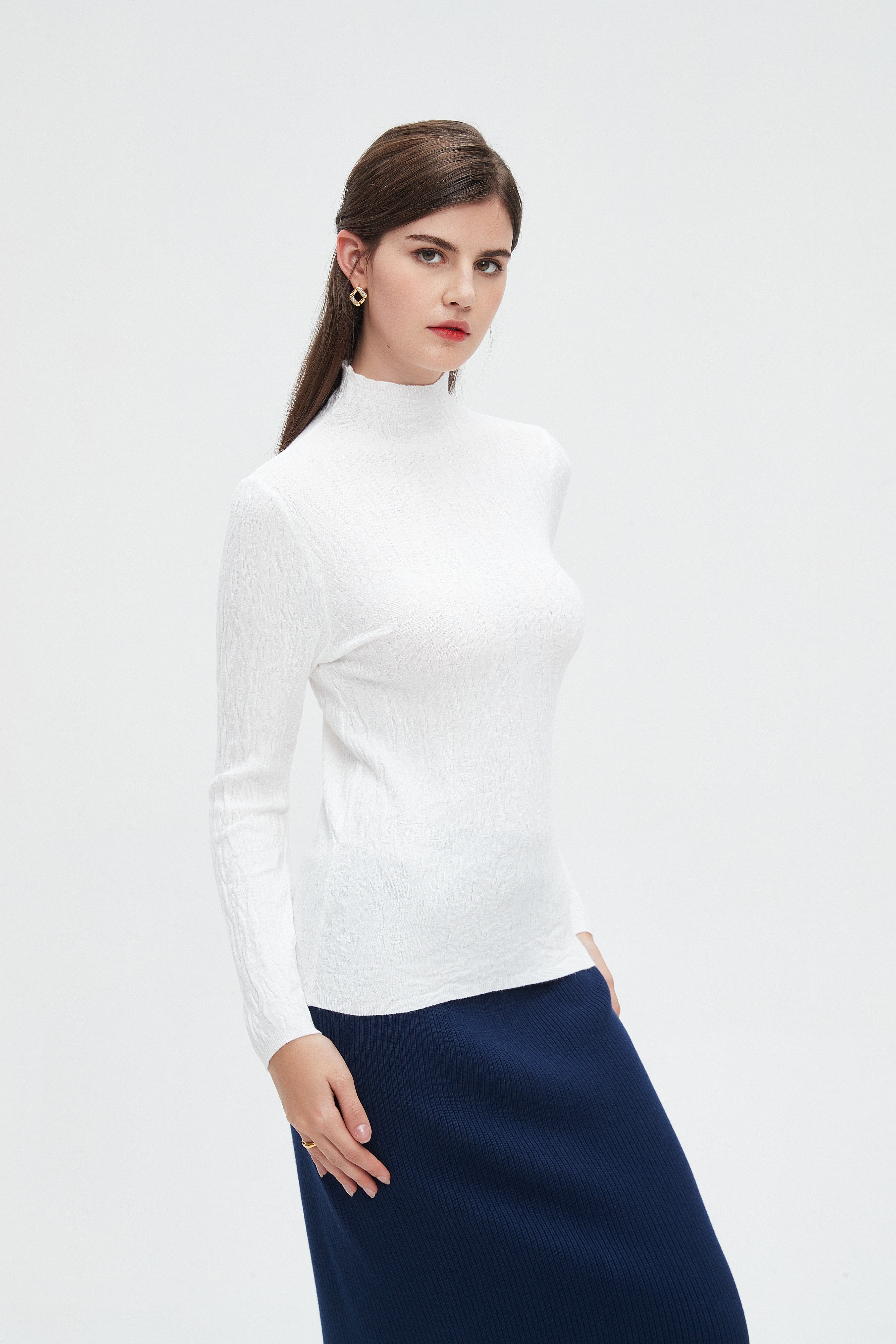 نتشي بلوزة نسائية بأكمام طويلة ورقبه عاليه