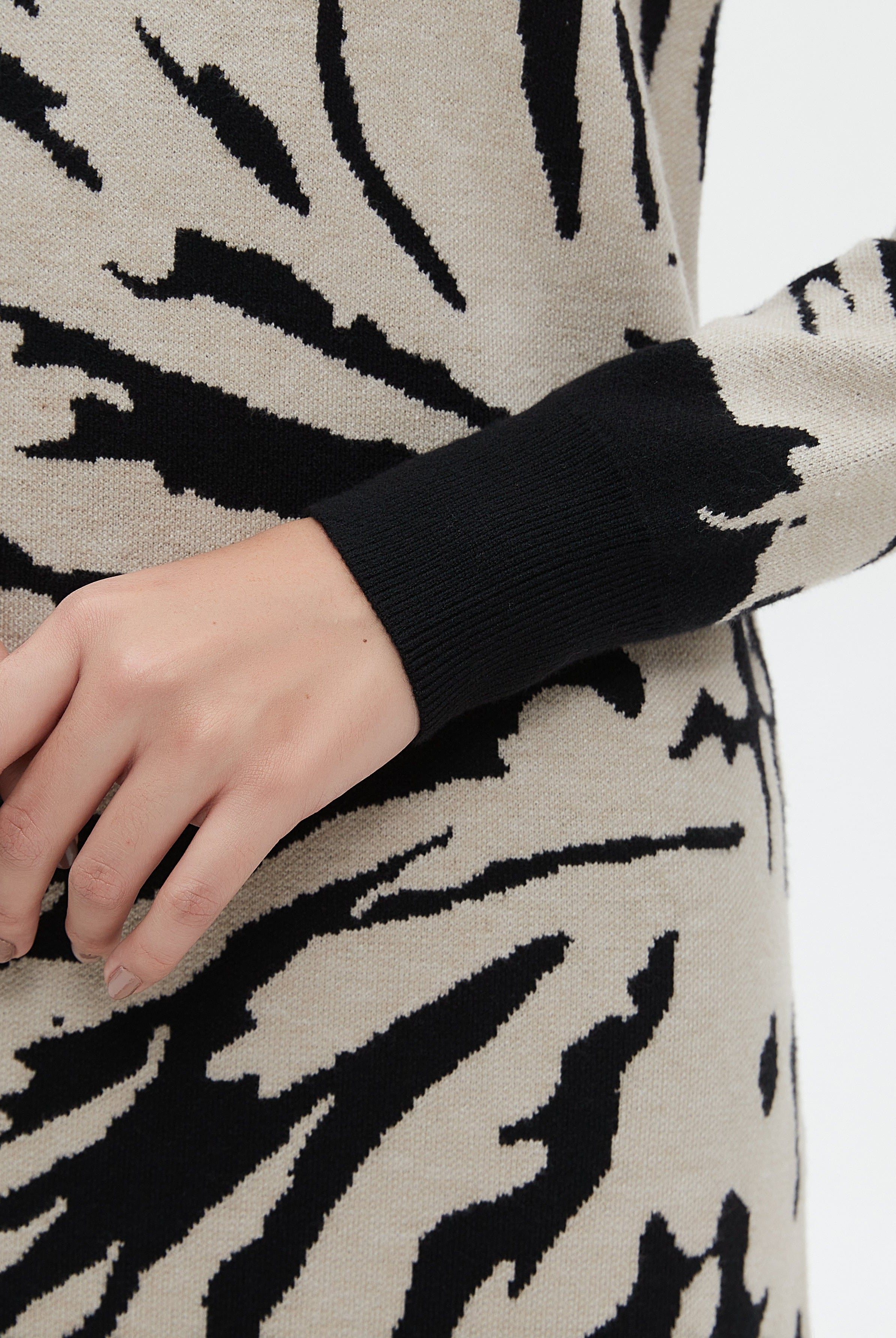 نتشي فستان منقوش كم طويل ميدي نسائي