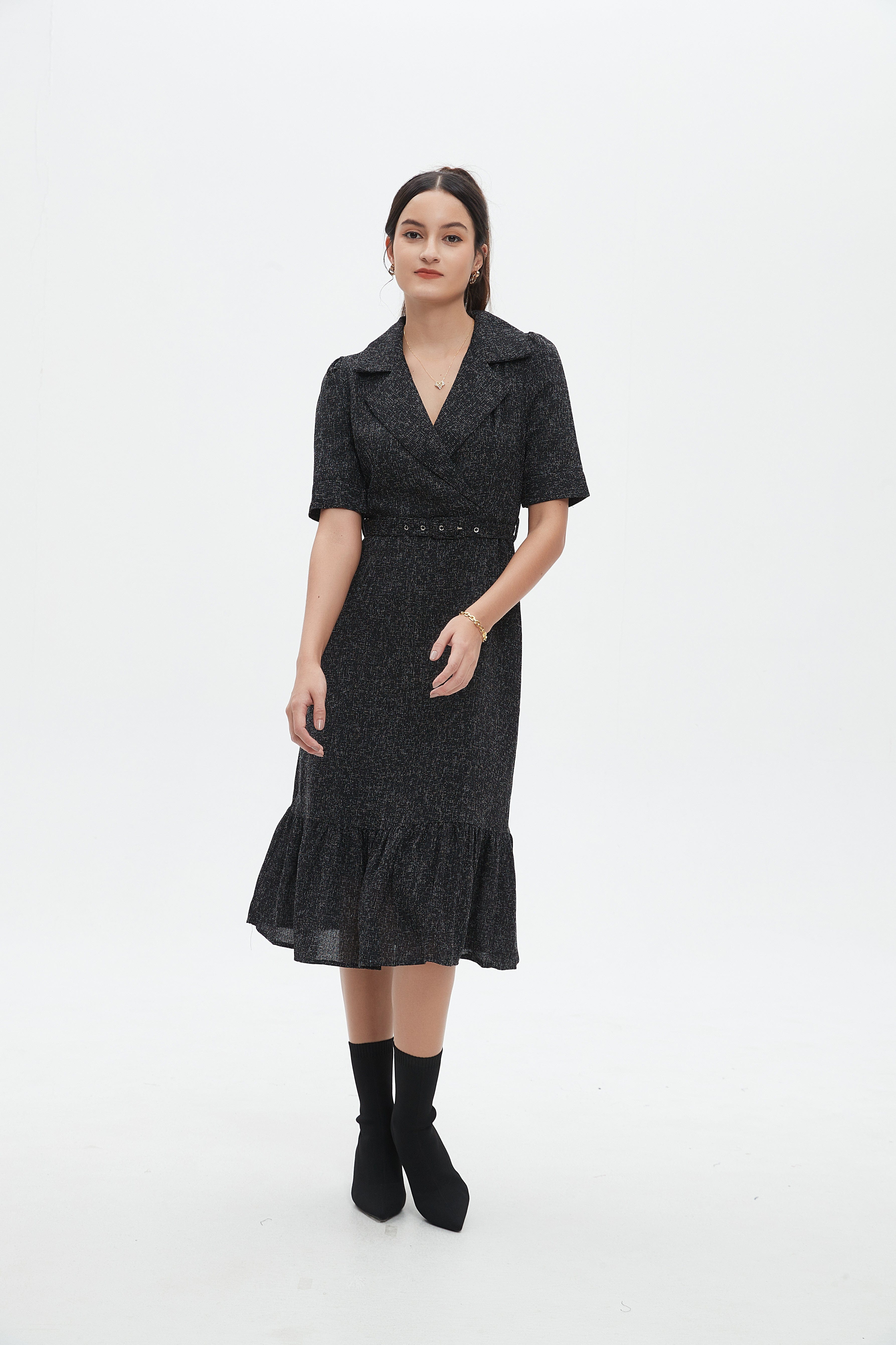 نتشي فستان نسائي نص كم بياقة وحزام على الخصر